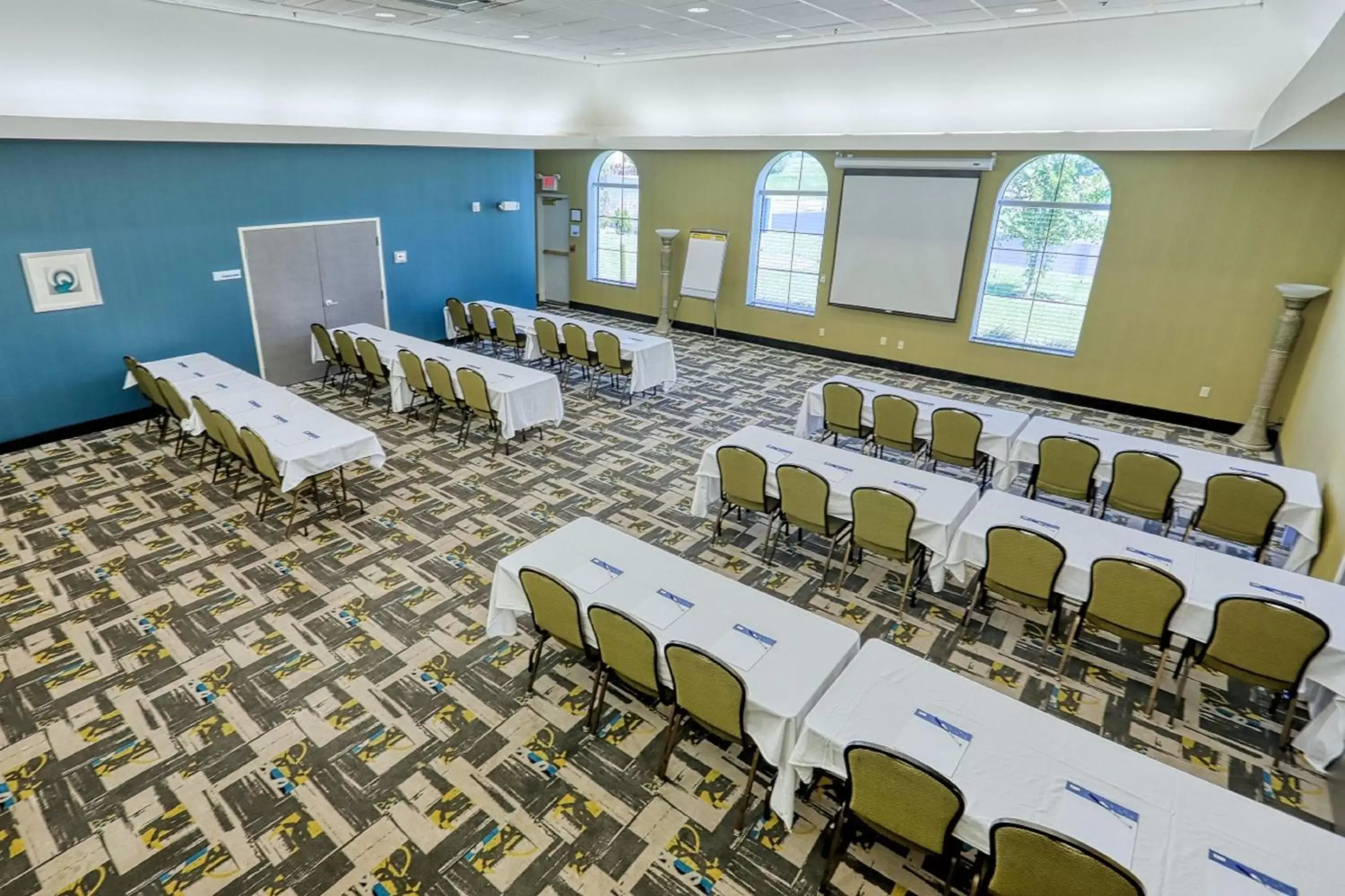 Meeting/conference room in Holiday Inn Express and Suites Batavia, an IHG Hotel