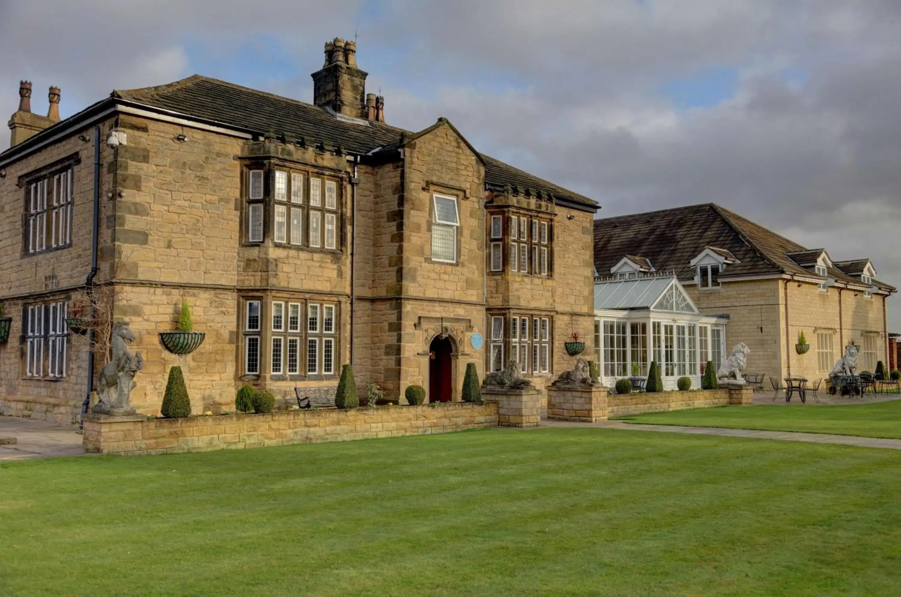 Property Building in Rogerthorpe Manor Hotel