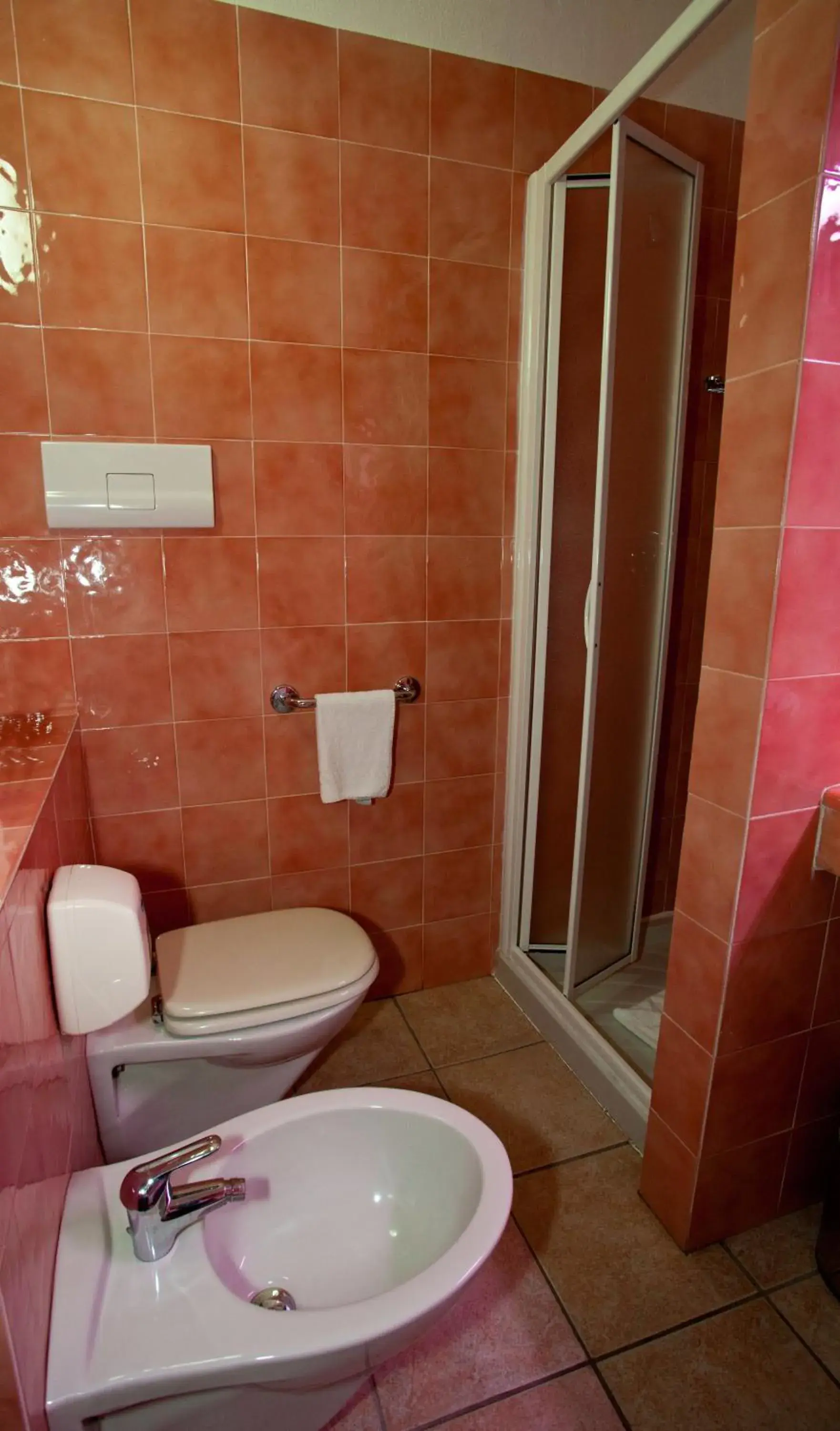 Shower, Bathroom in Hotel Moderno