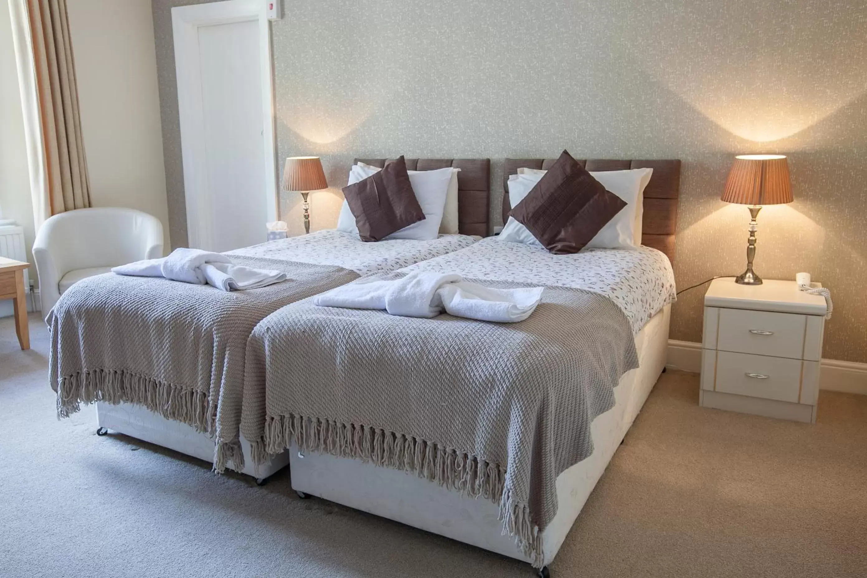 Cozy Twin Room in The Hotel Balmoral - Just for Adults Cozy Twin Room in The Hotel Balmoral - Just for Adults