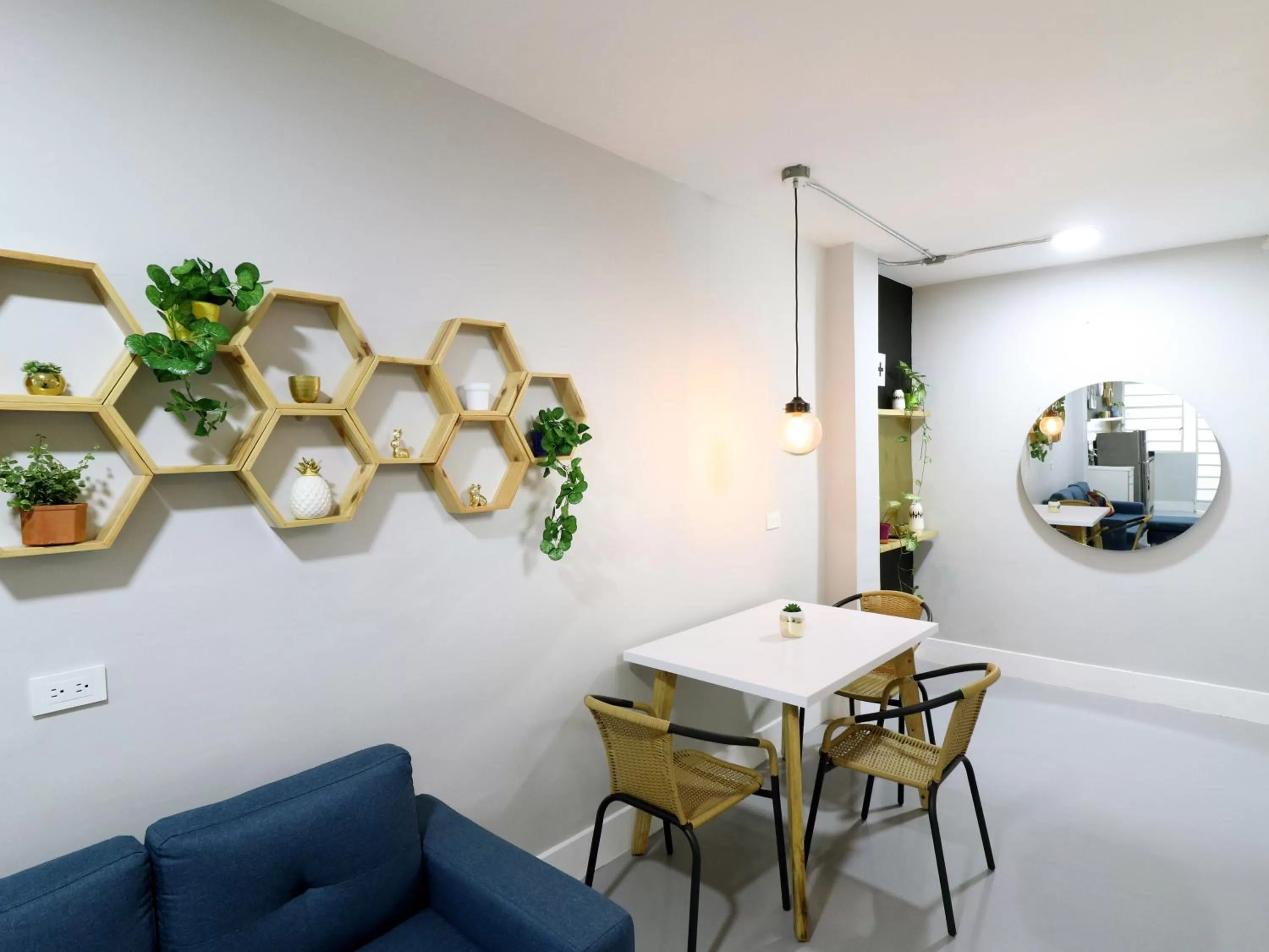 Dining Area in 554 Apartments