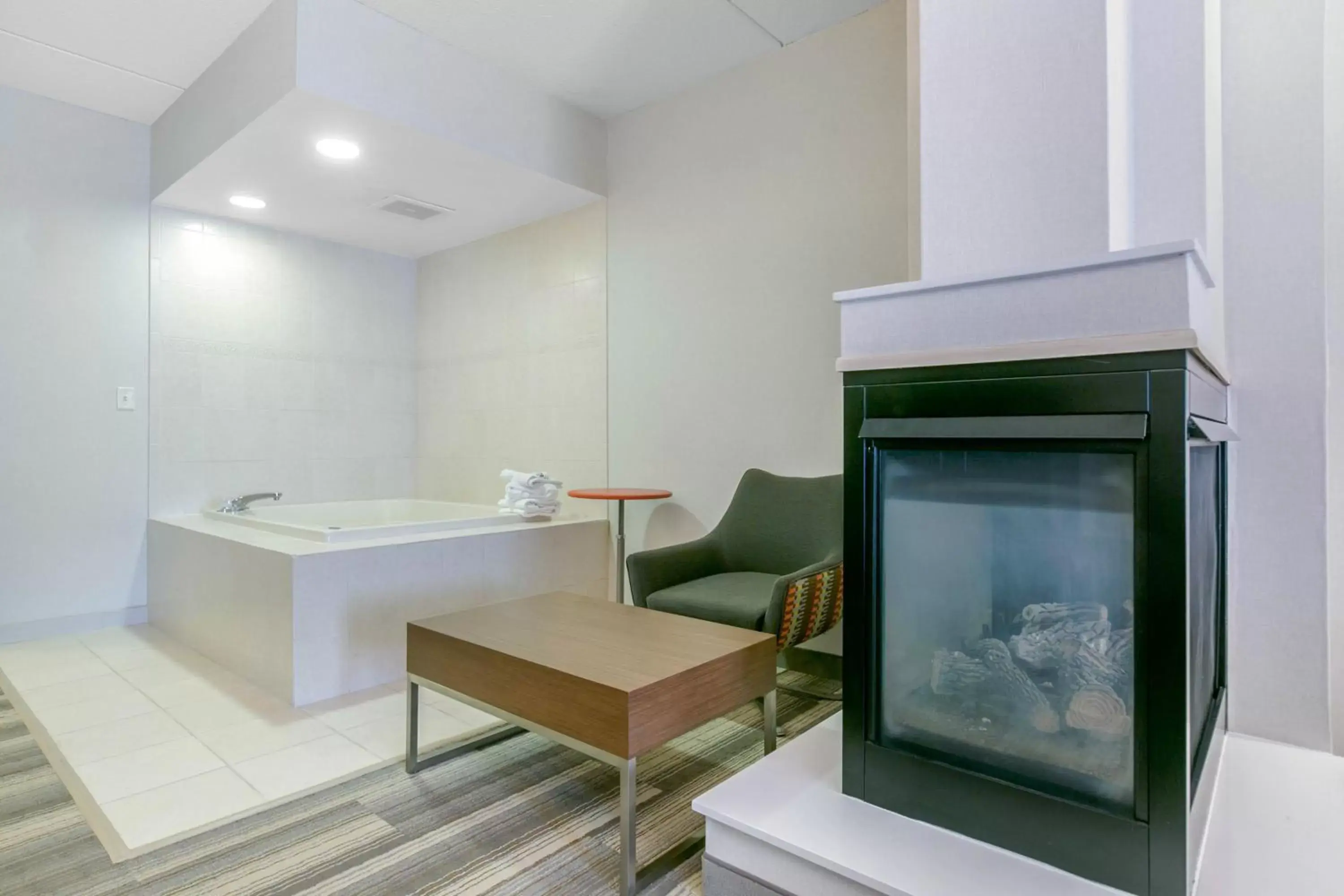Photo of the whole room, Bathroom in Holiday Inn Express Mount Arlington, an IHG Hotel