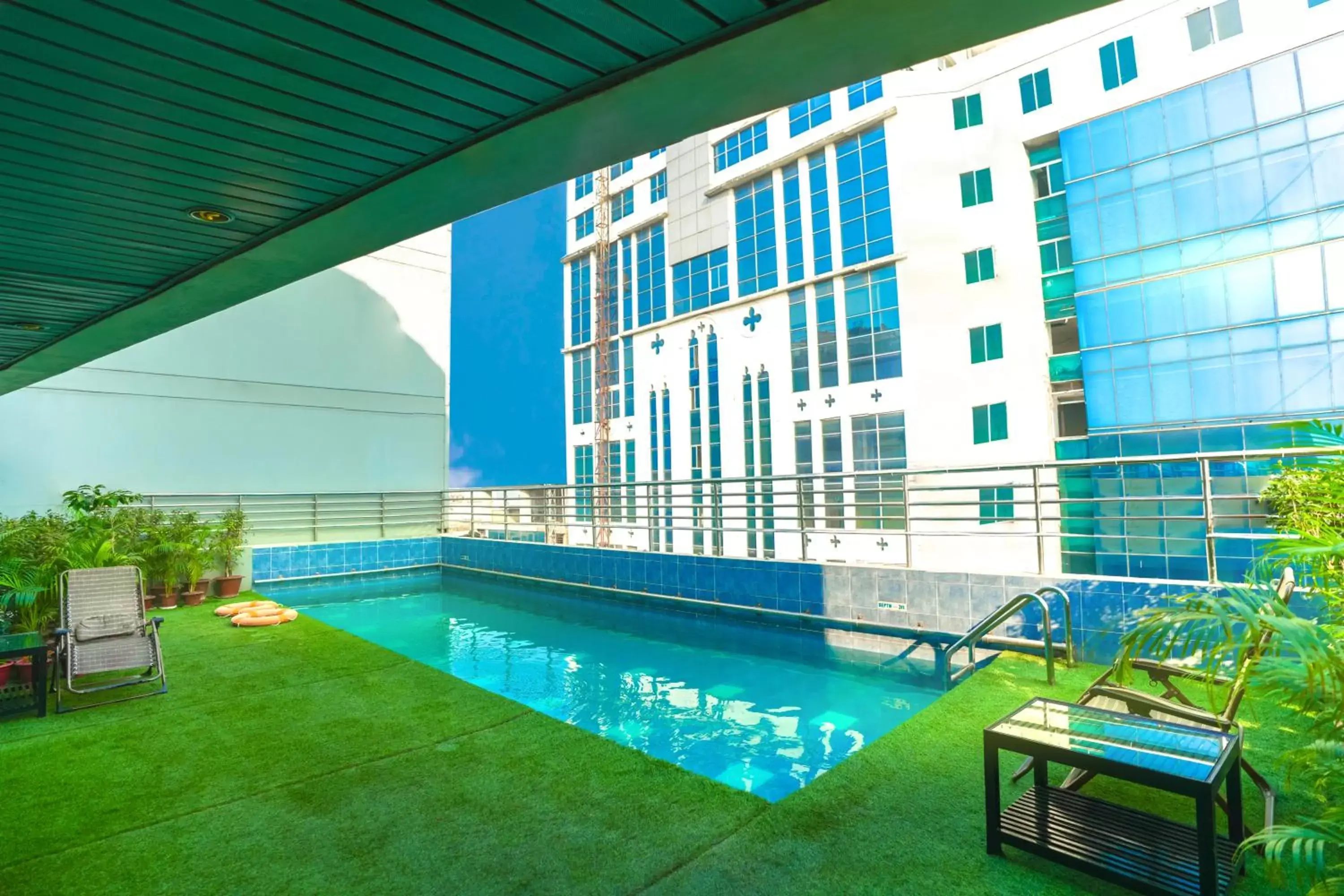 Swimming Pool in Hotel Sarina