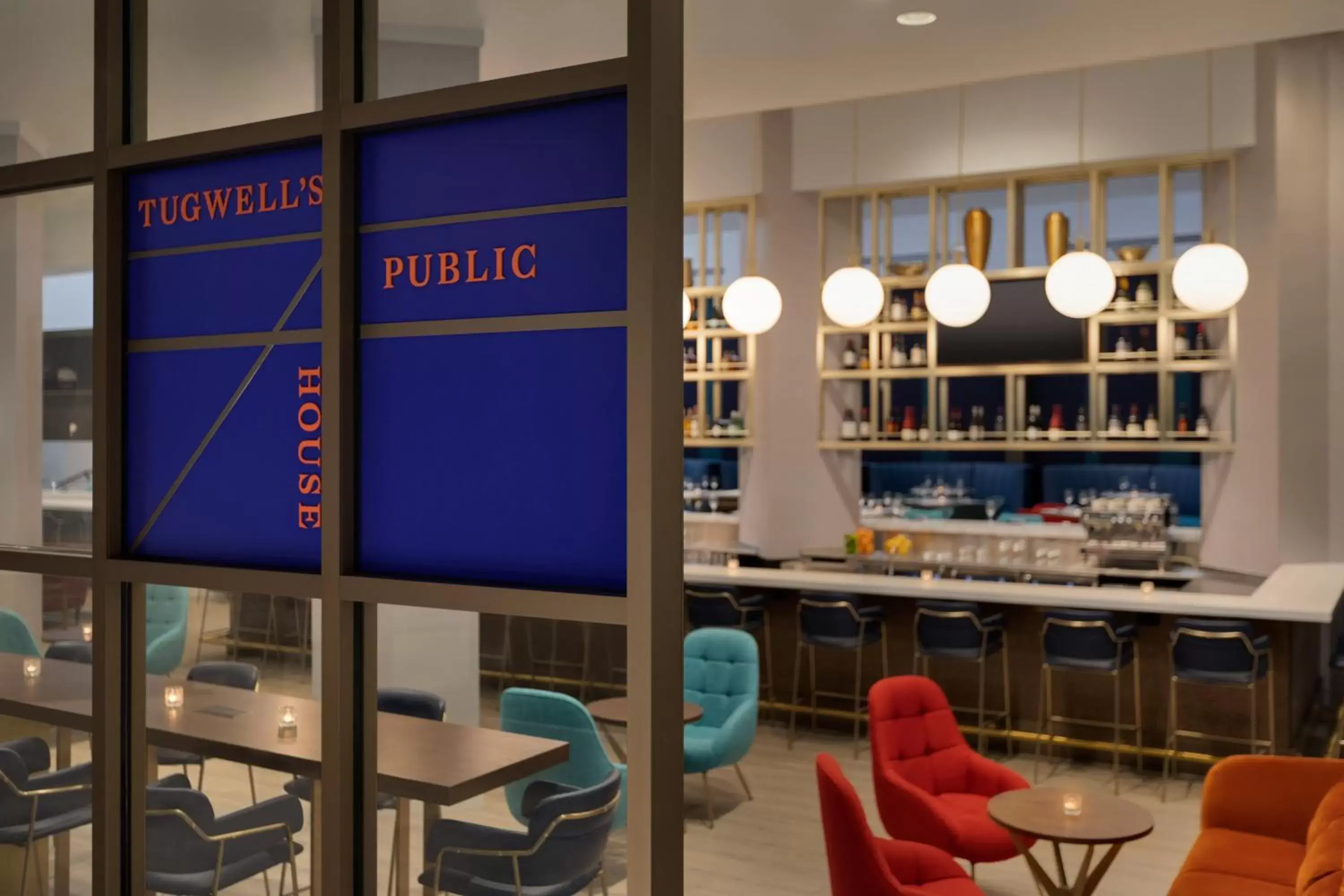 Lounge or bar in Crowne Plaza College Park - Washington DC by IHG Lounge or bar in Crowne Plaza College Park - Washington DC by IHG