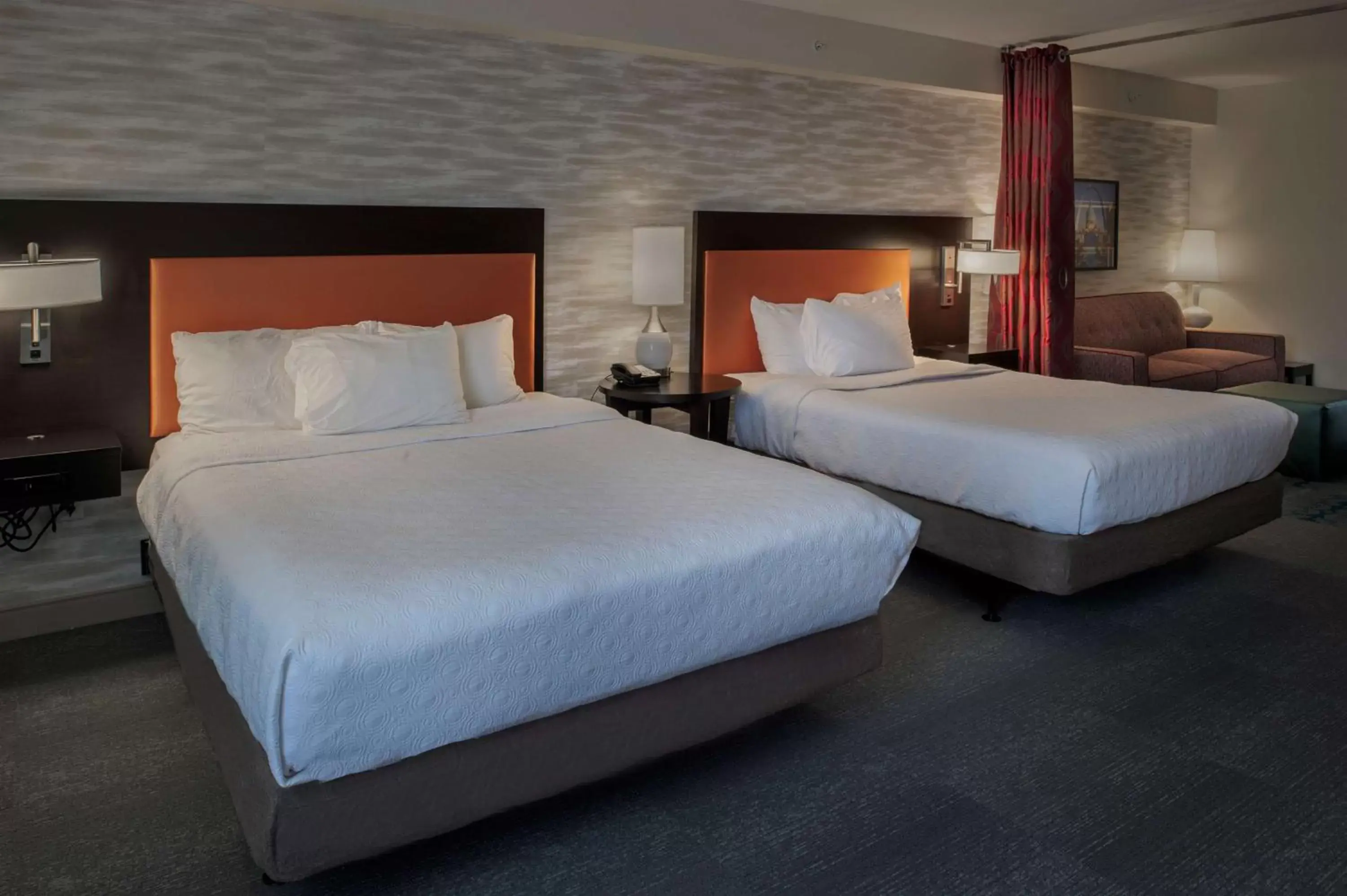 Living room, Bed in Home2 Suites St. Louis / Forest Park Living room, Bed in Home2 Suites St. Louis / Forest Park