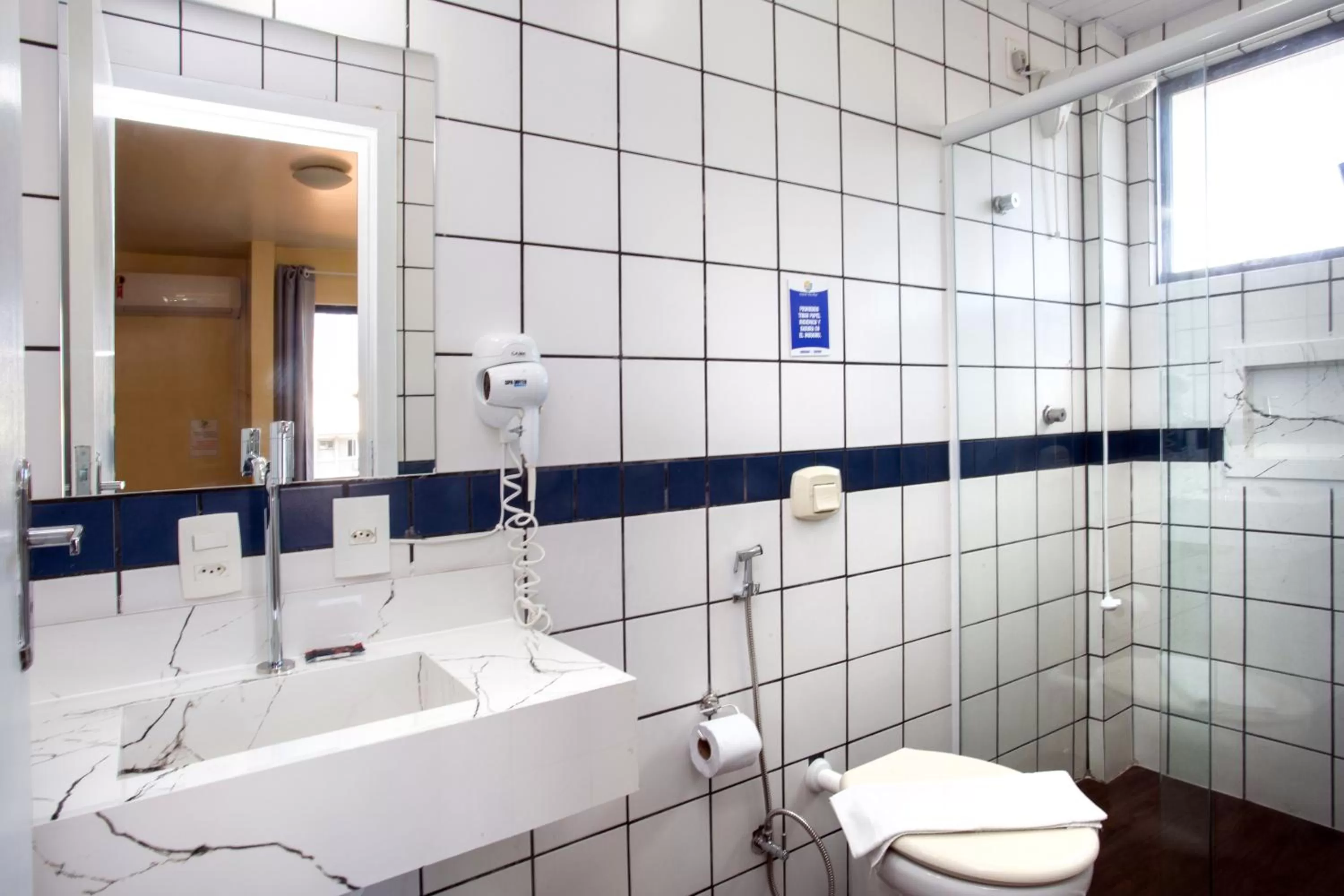 Bathroom in Hotel Vila Mar