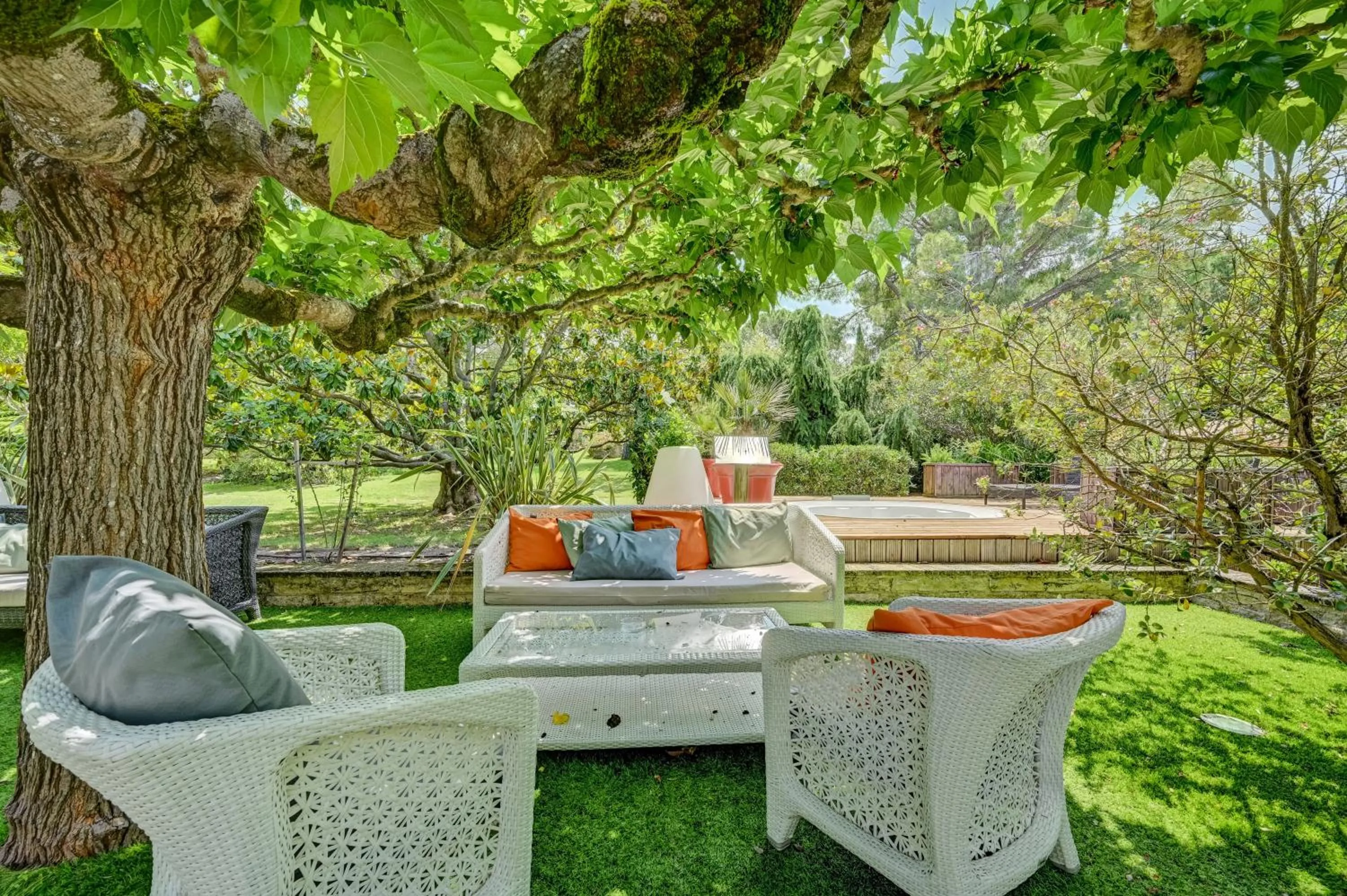 Spring in Best Western Sévan Parc Hôtel