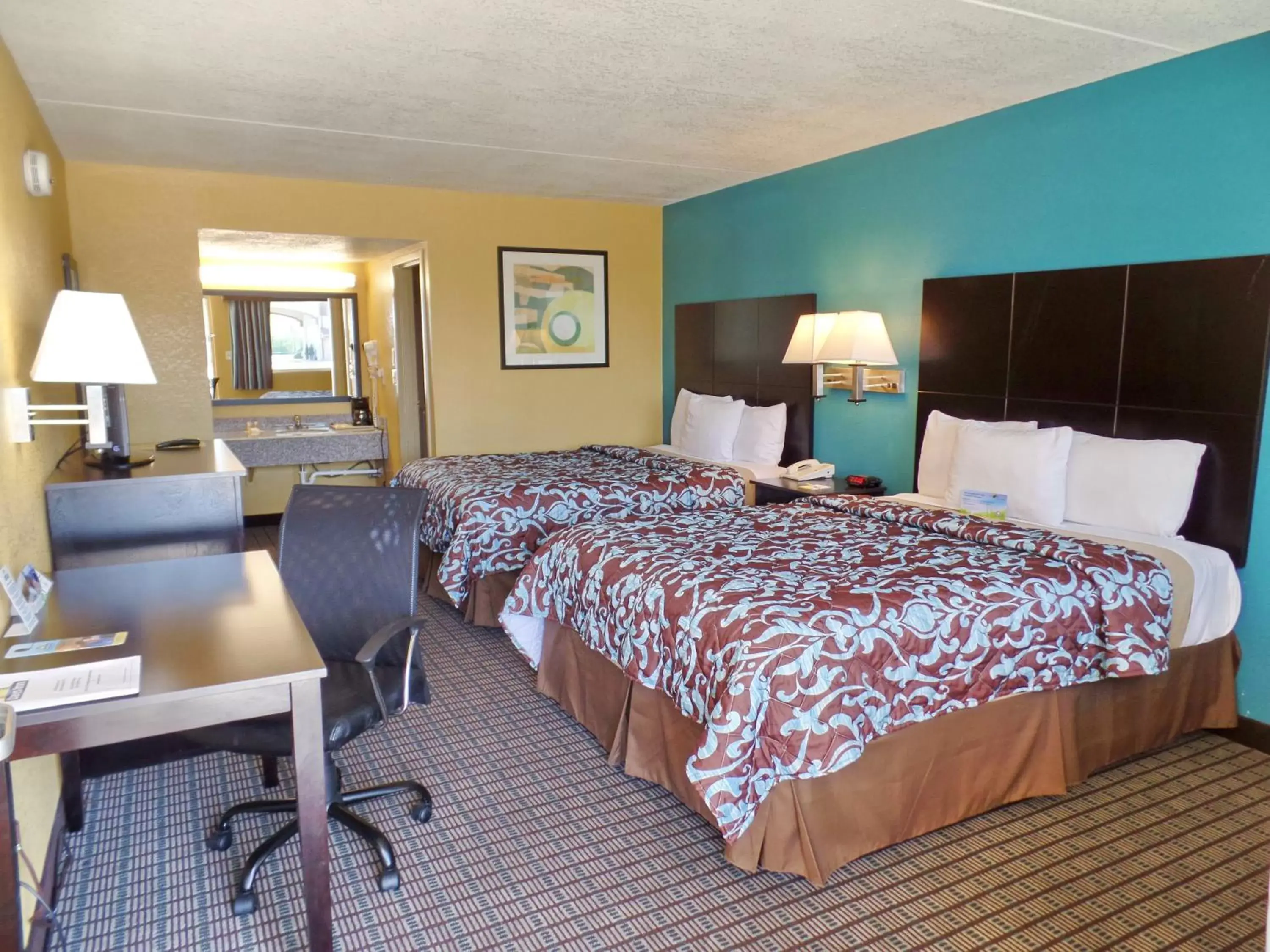 Photo of the whole room, Bed in Days Inn by Wyndham Conway