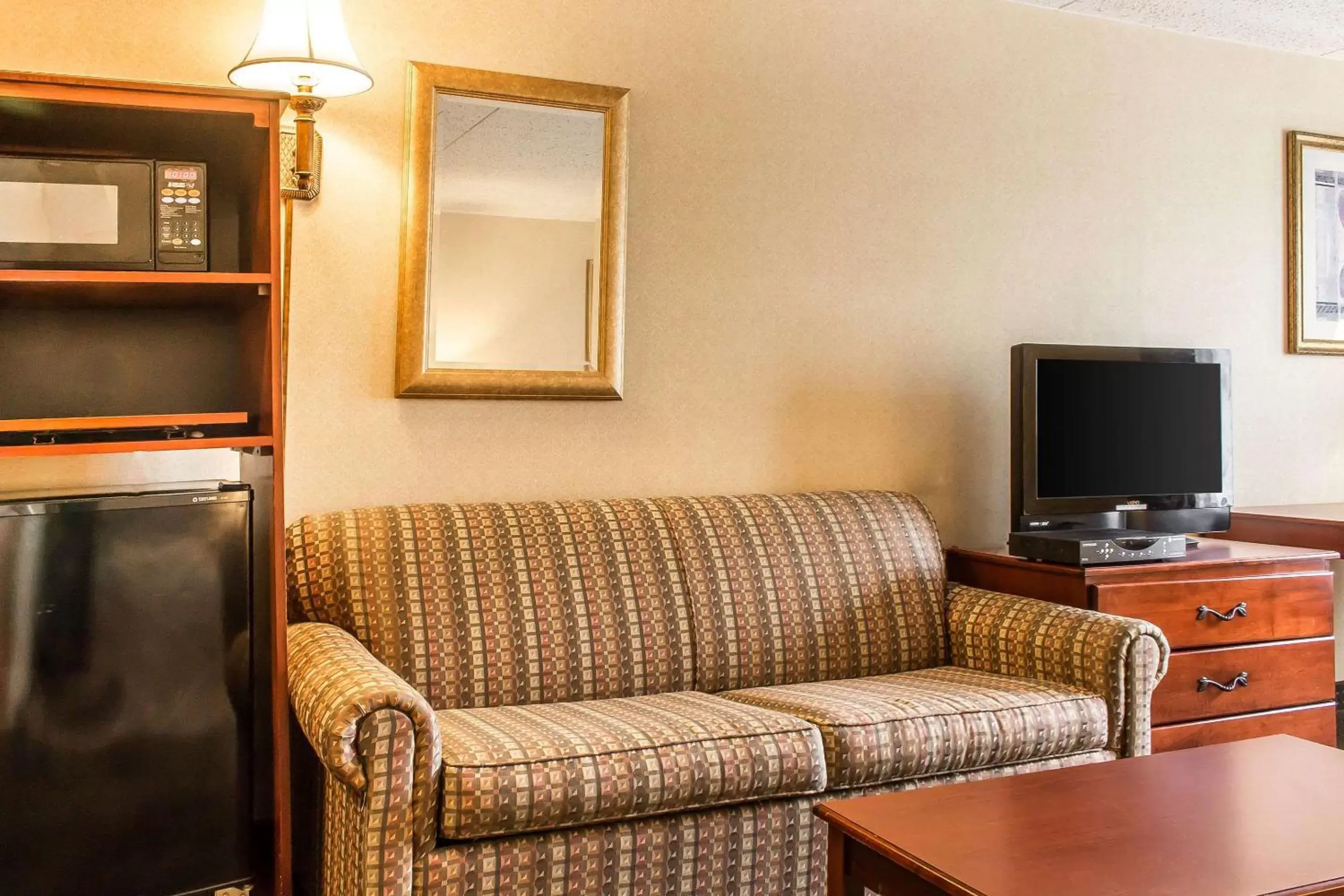 Bedroom, Seating Area in Quality Inn Hackettstown - Long Valley