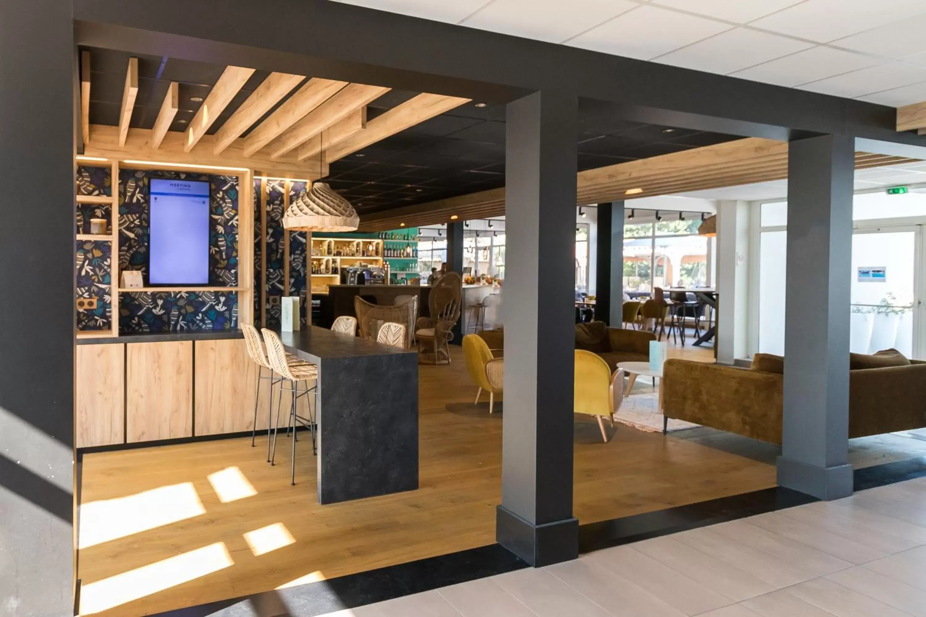 Lounge or bar, Lobby/Reception in Novotel Narbonne Sud A9/A61