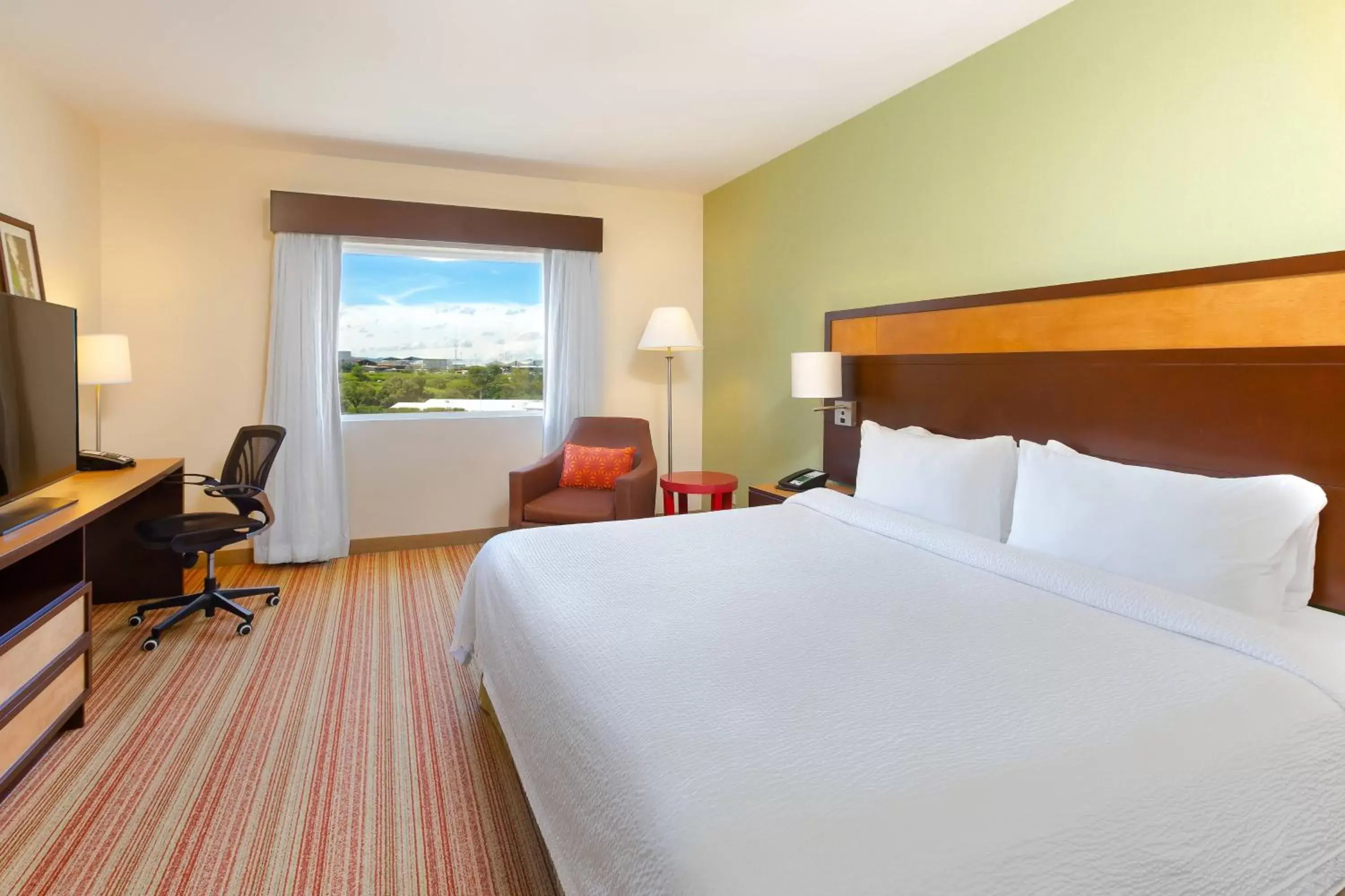 Photo of the whole room, Bed in Courtyard by Marriott San Jose Airport Alajuela