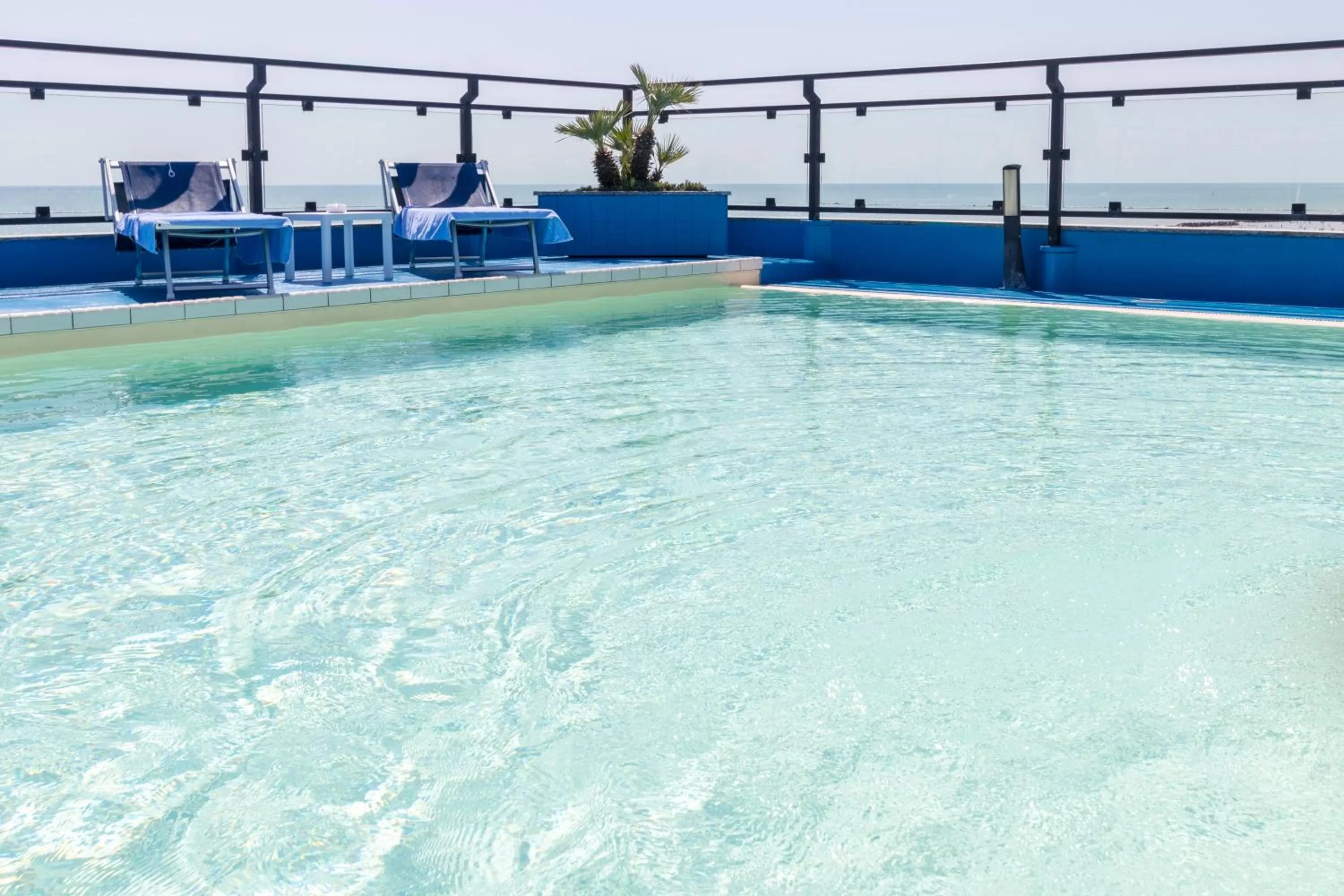 Swimming pool in Hotel Royal