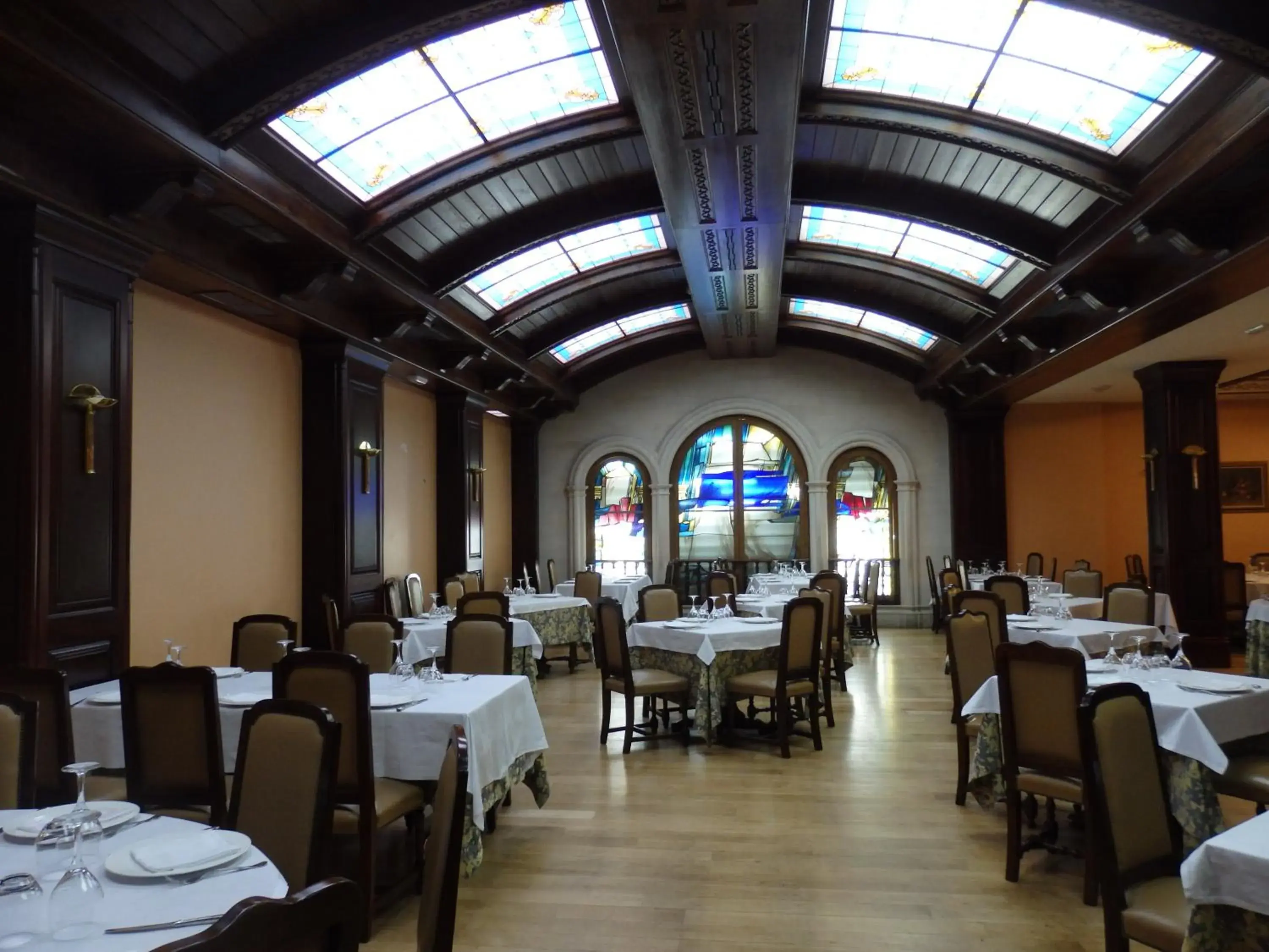 Restaurant/Places to Eat in Hotel Aranda