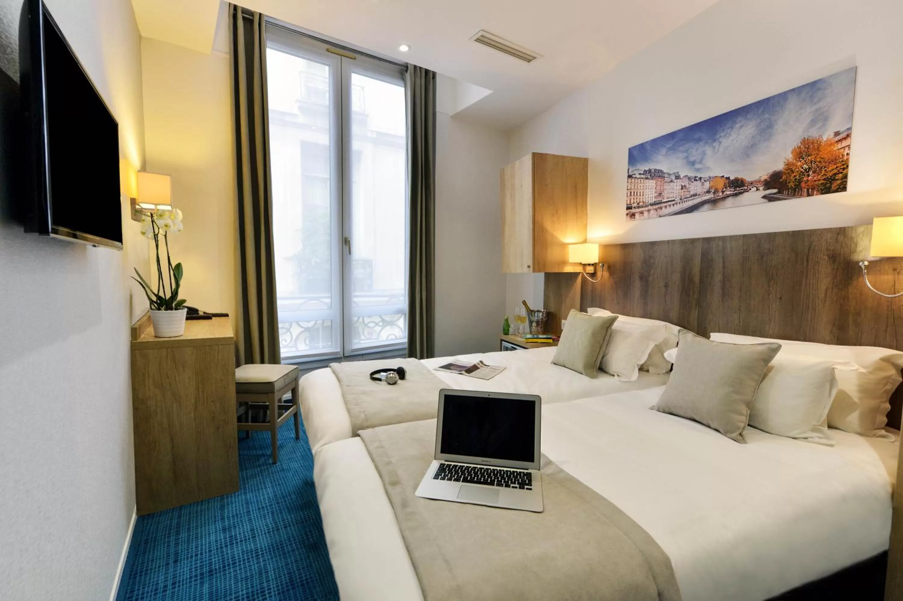 Bedroom, Bed in Hôtel Eugénie