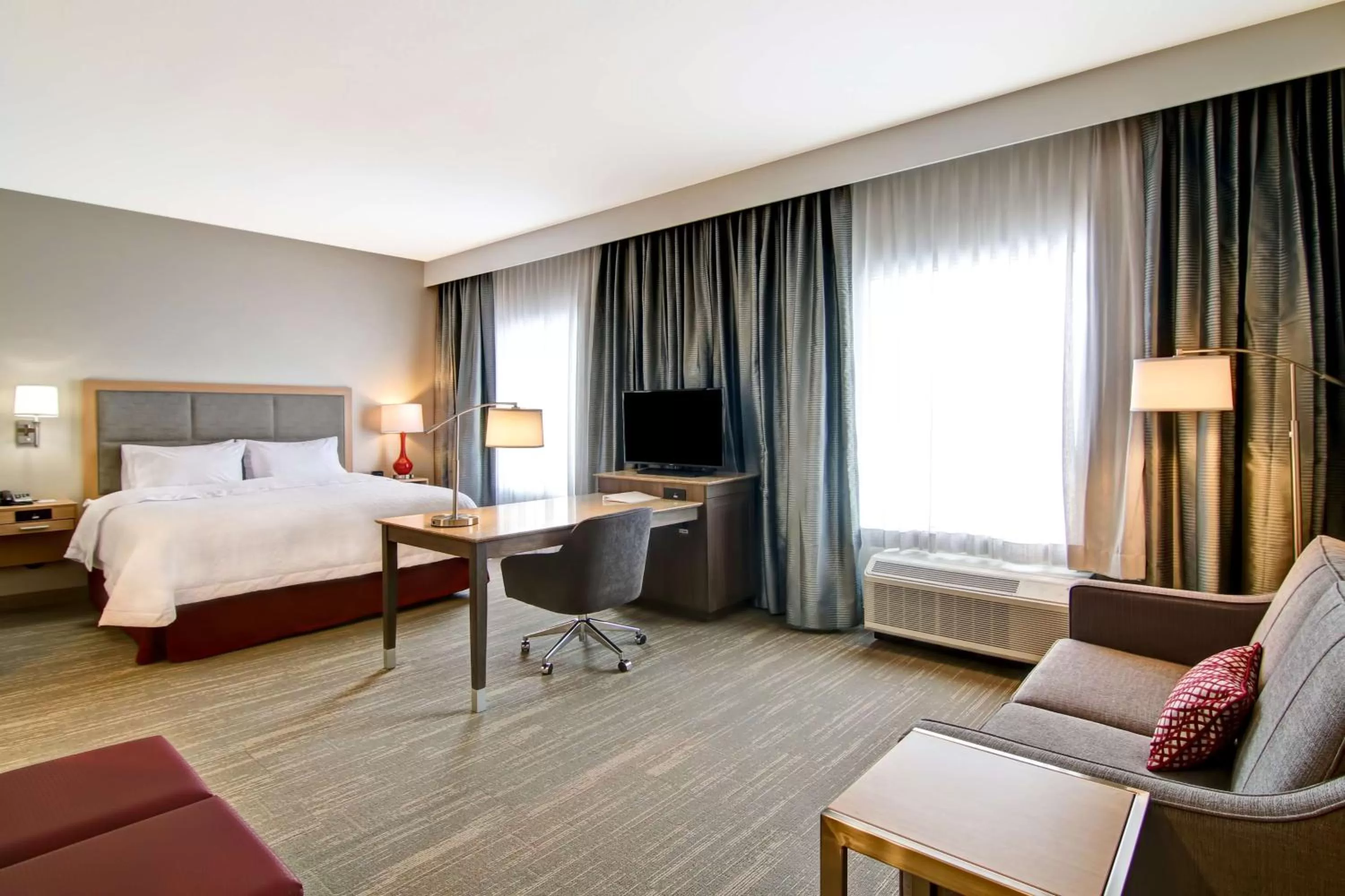 Bedroom, Bed in Hampton Inn & Suites by Hilton Grande Prairie