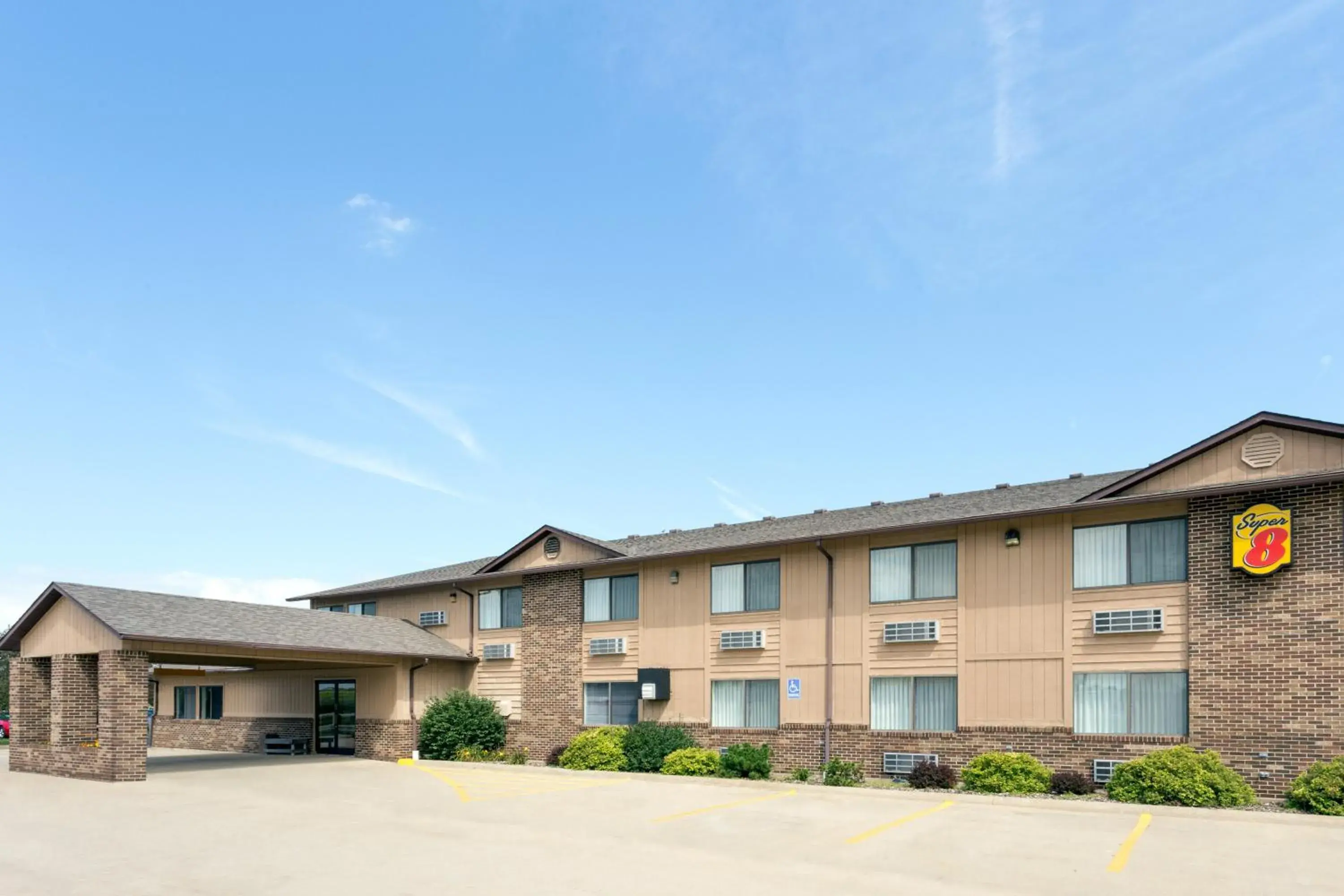 Property building in Super 8 by Wyndham Dewitt Property building in Super 8 by Wyndham Dewitt