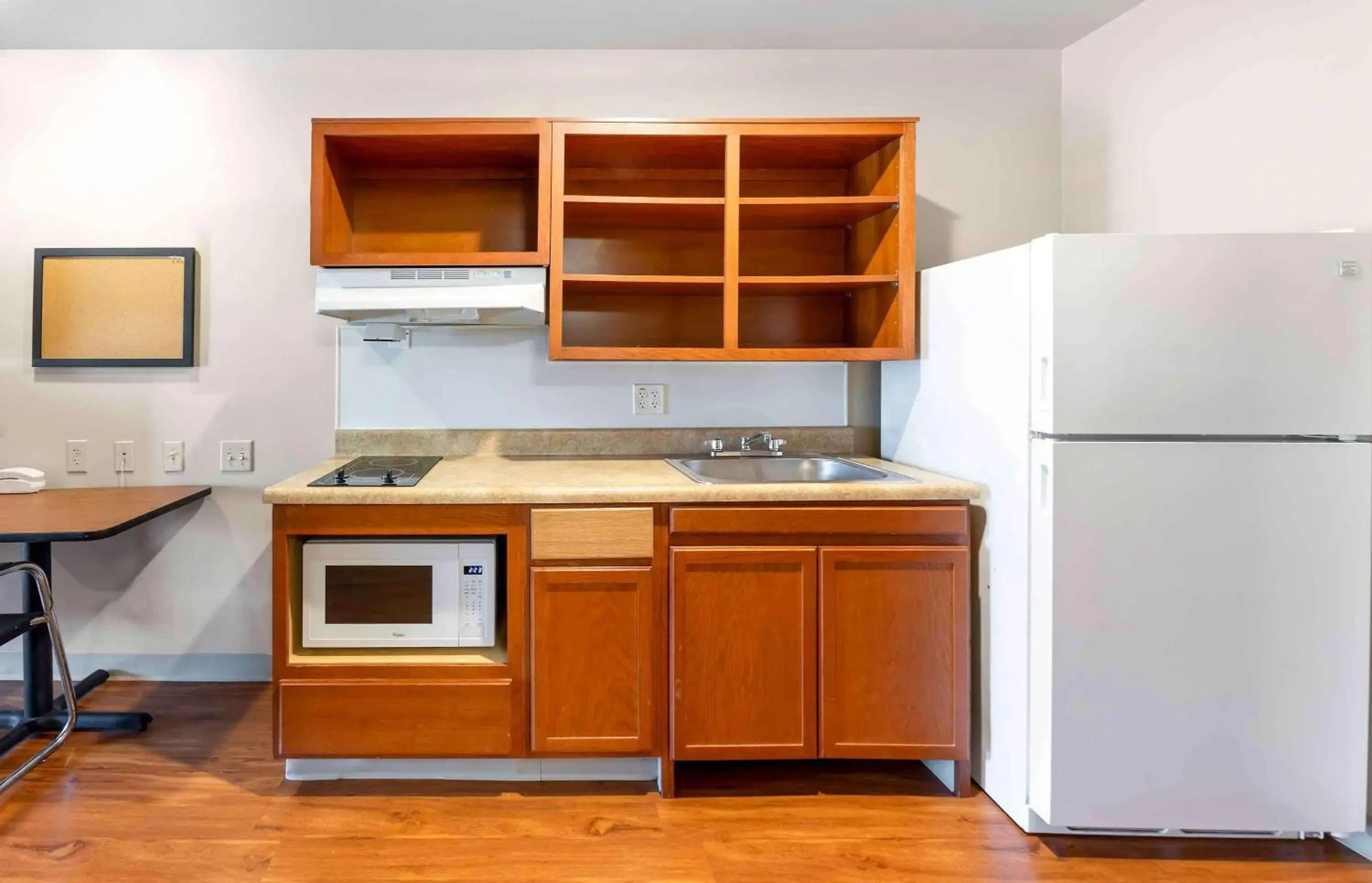 Bedroom, Kitchen/Kitchenette in Extended Stay America Select Suites - Oklahoma City - West