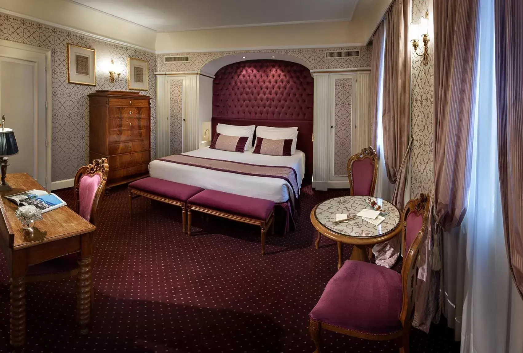 Photo of the whole room, Bed in Londra Palace Venezia