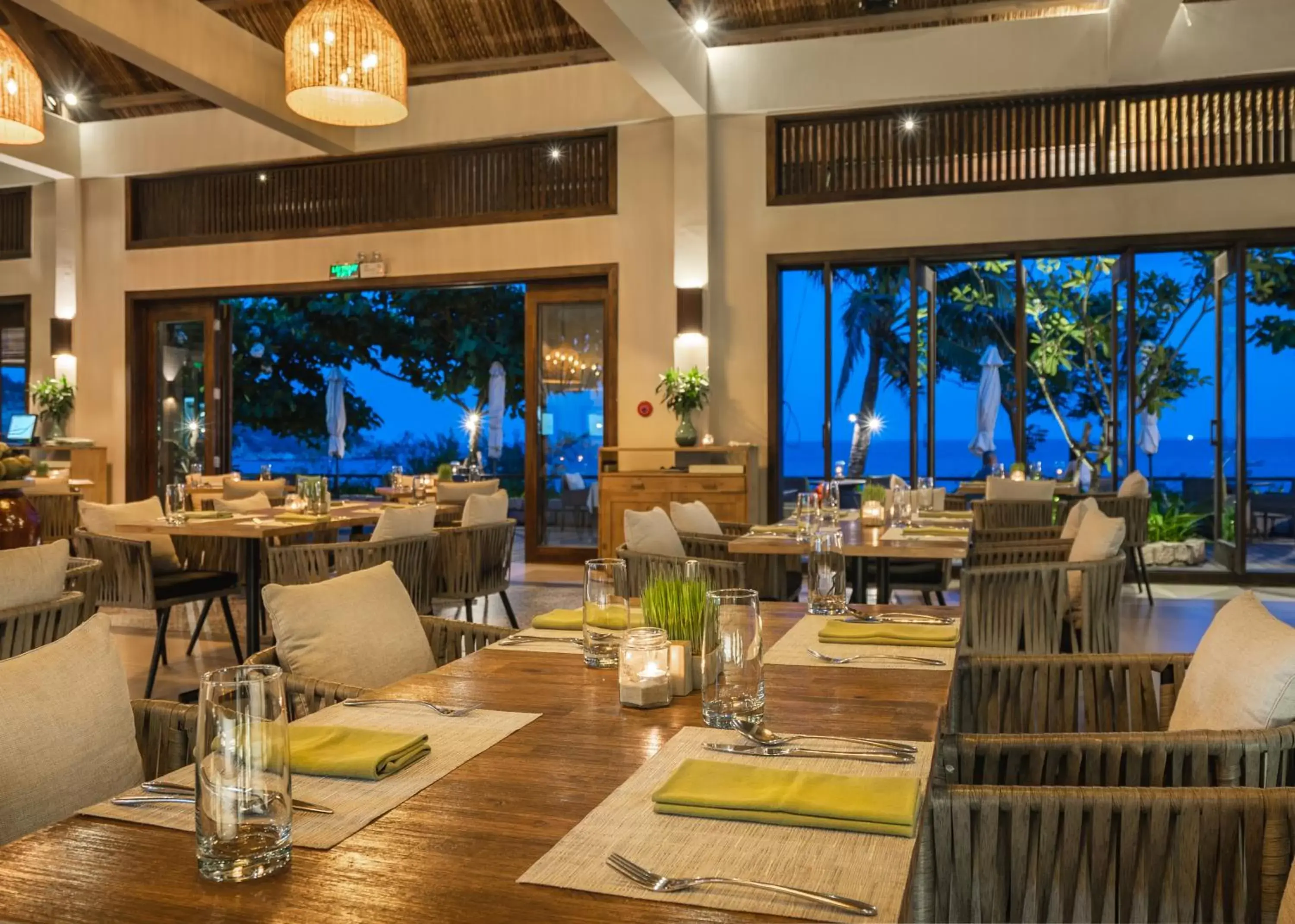 Restaurant/Places to Eat in Crown Retreat Quy Nhon Resort