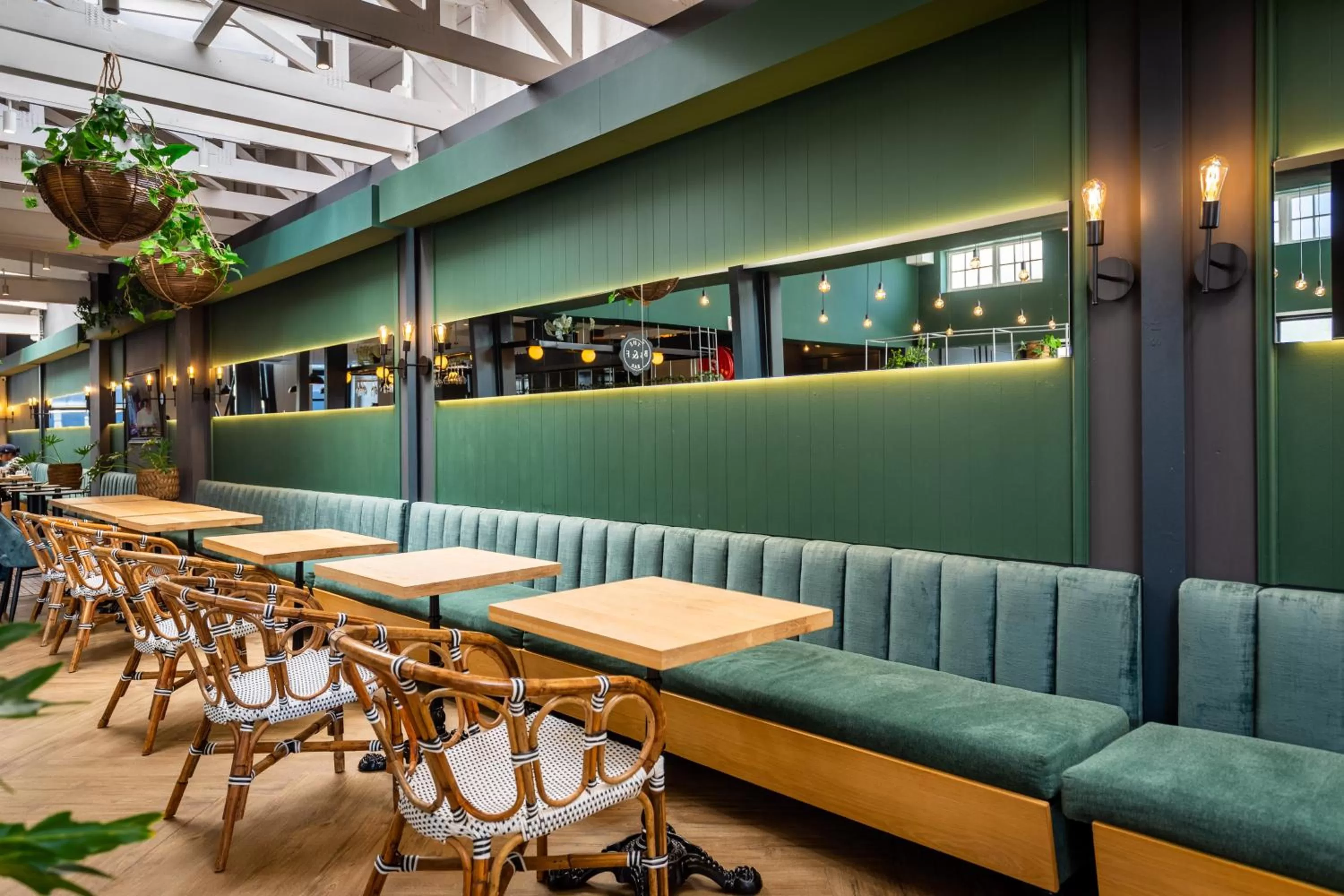 Restaurant/places to eat in Old Bank Hotel - Lion Roars Hotels & Lodges