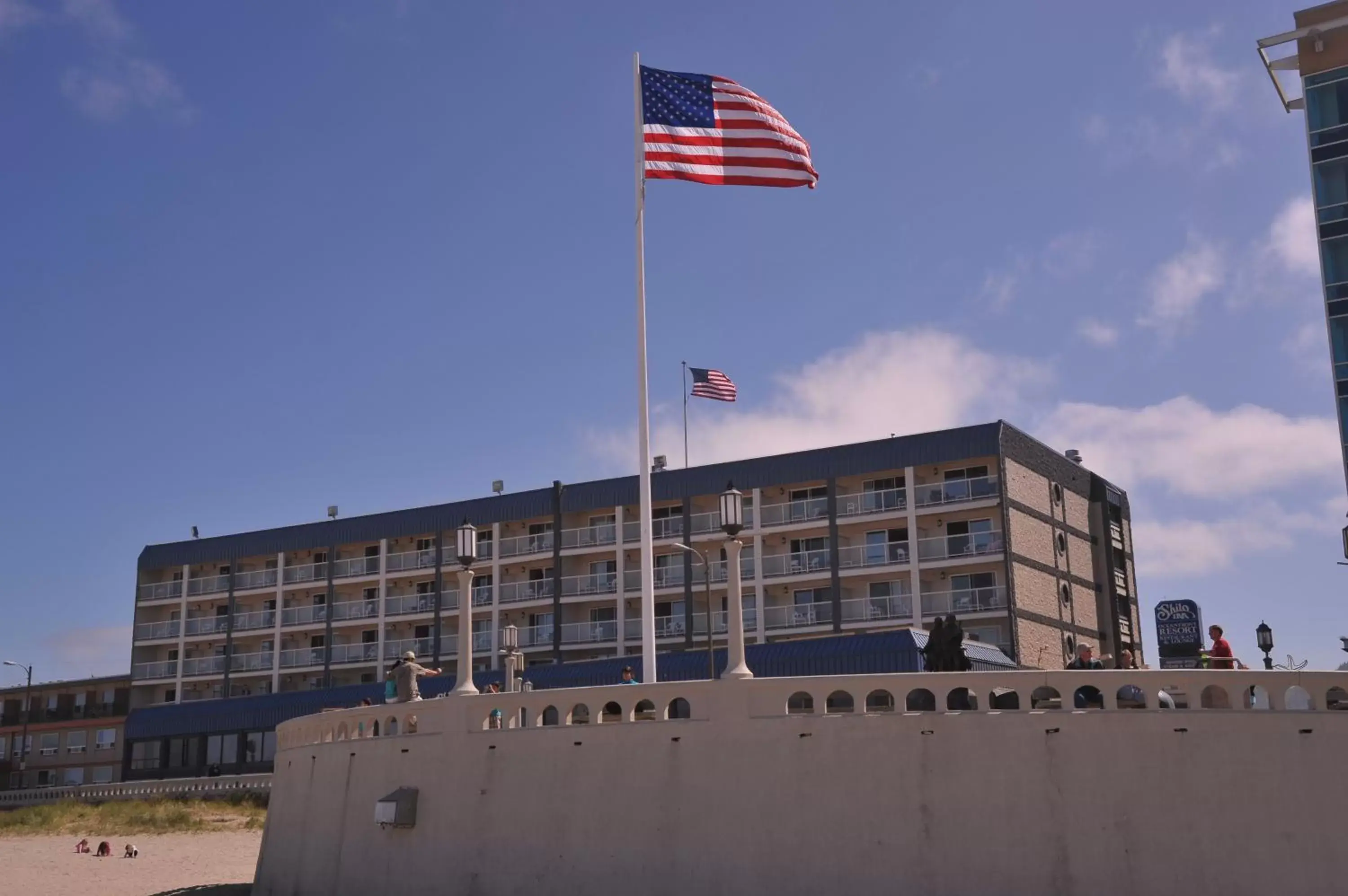 Facade/entrance, Property Building in Shilo Inn Suites Seaside Oceanfront