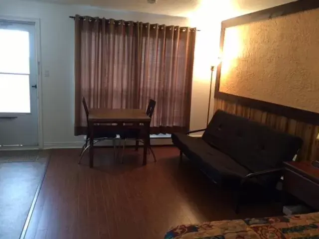 Bedroom, Seating Area in Carleton Motel and Coffee Shop