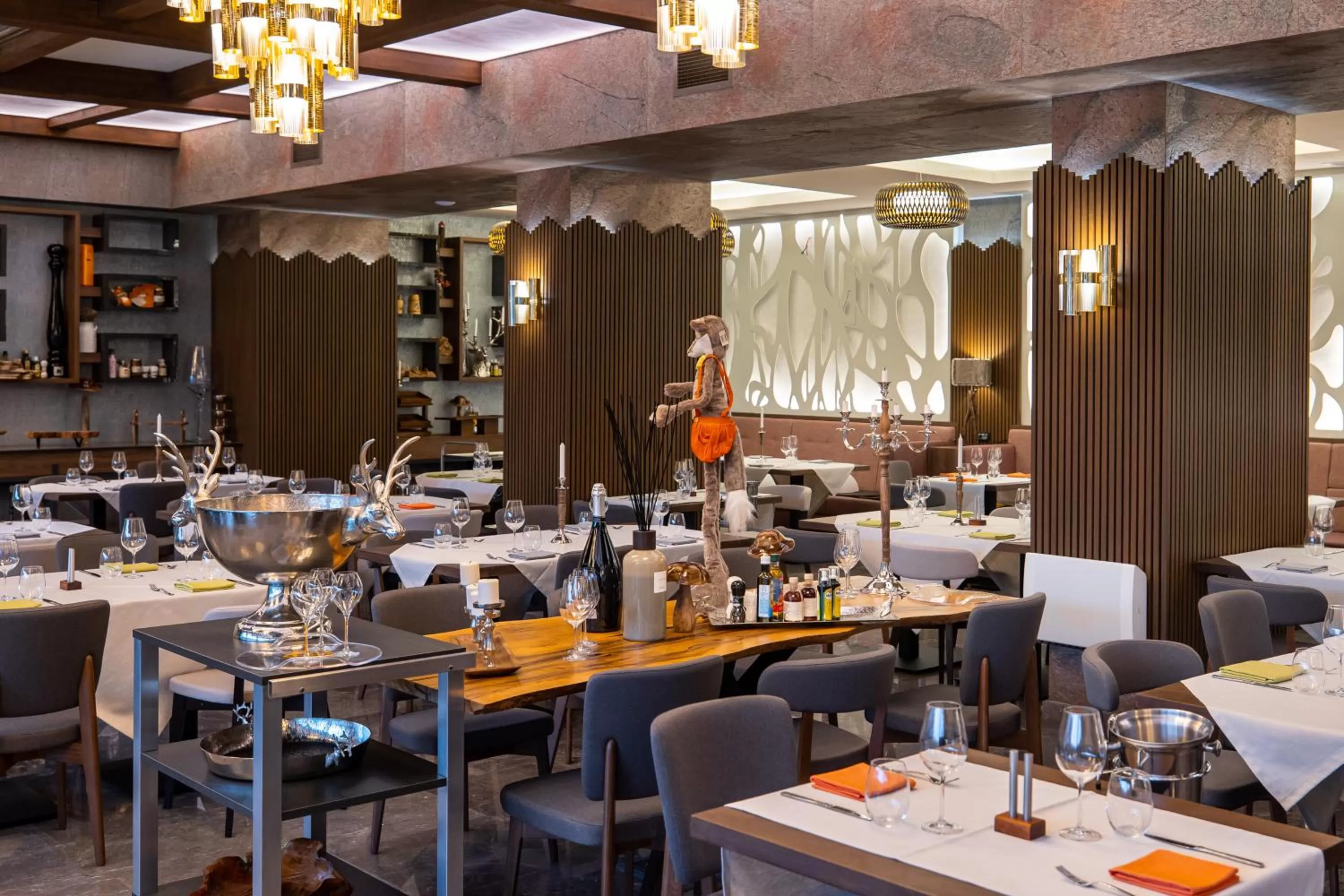 Restaurant/Places to Eat in Hotel Belmont