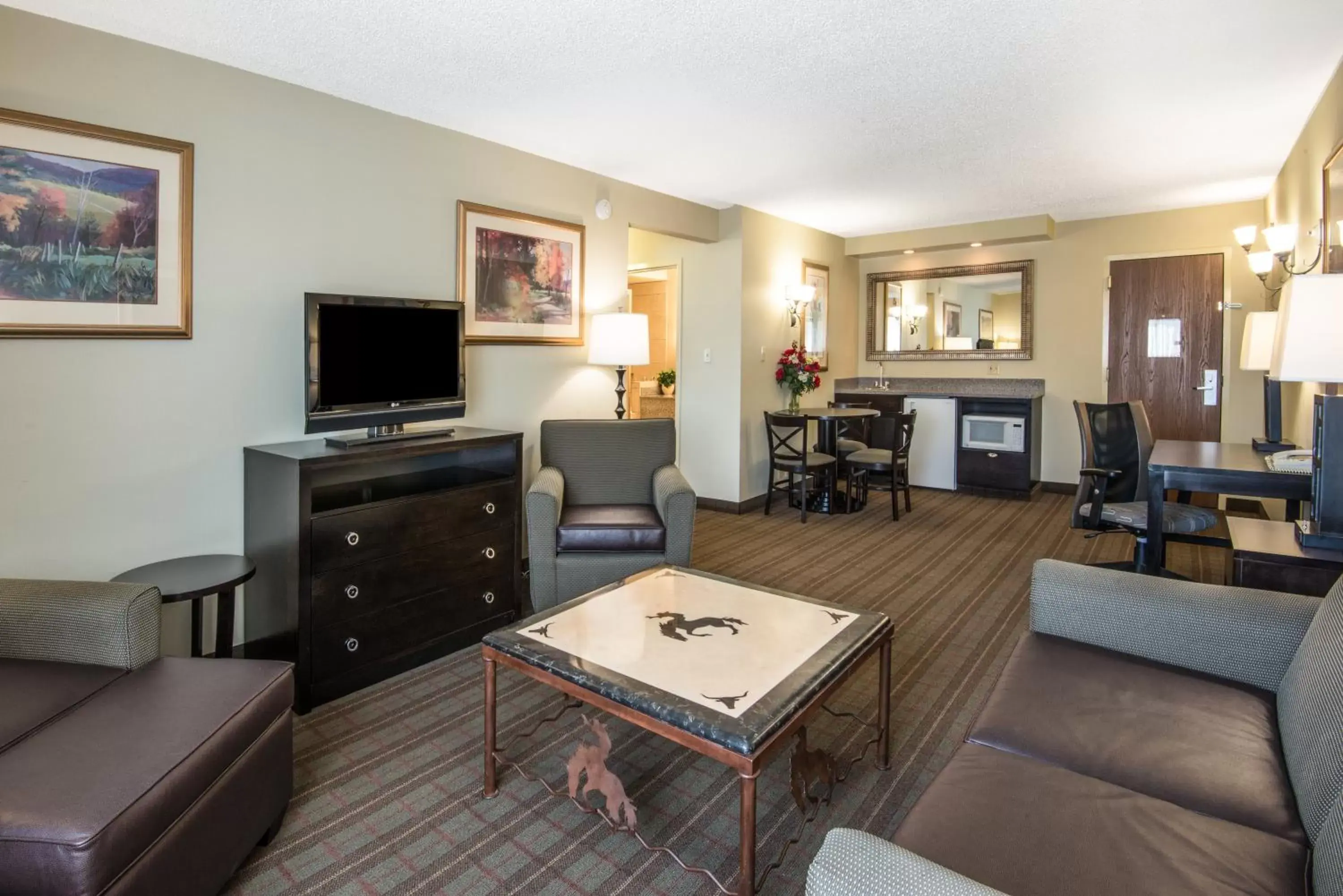 Photo of the whole room, Seating Area in Holiday Inn Riverton-Convention Center, an IHG Hotel
