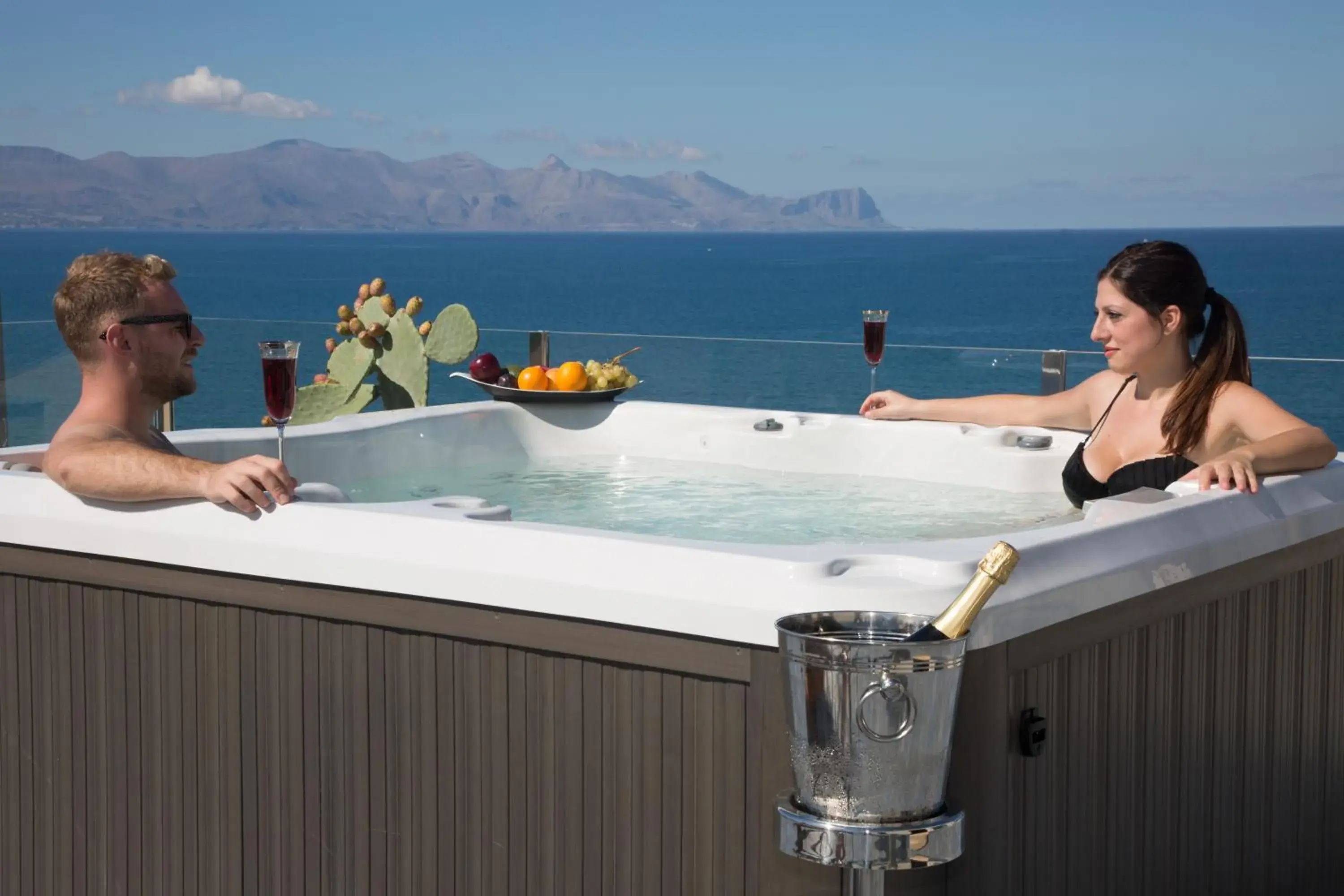 Hot Tub in Marina Holiday & Spa