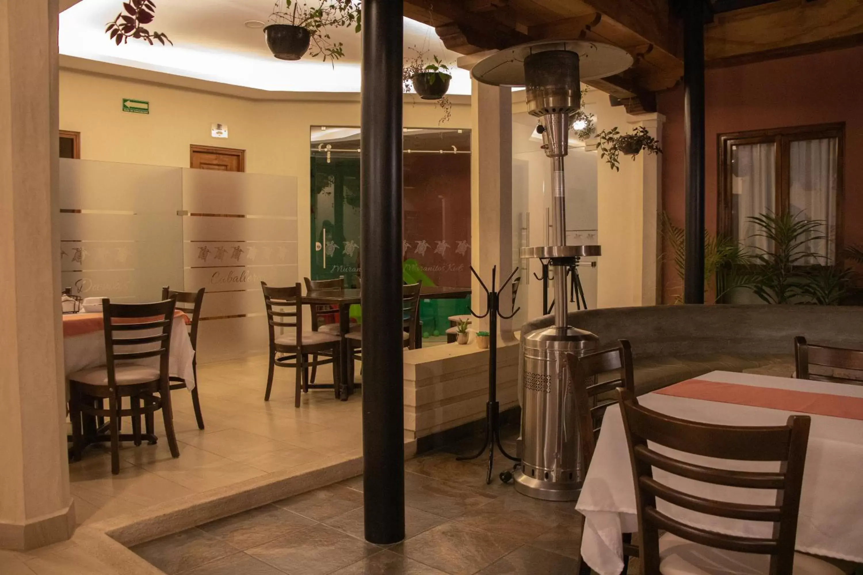 Restaurant/Places to Eat in Hotel Villa Murano
