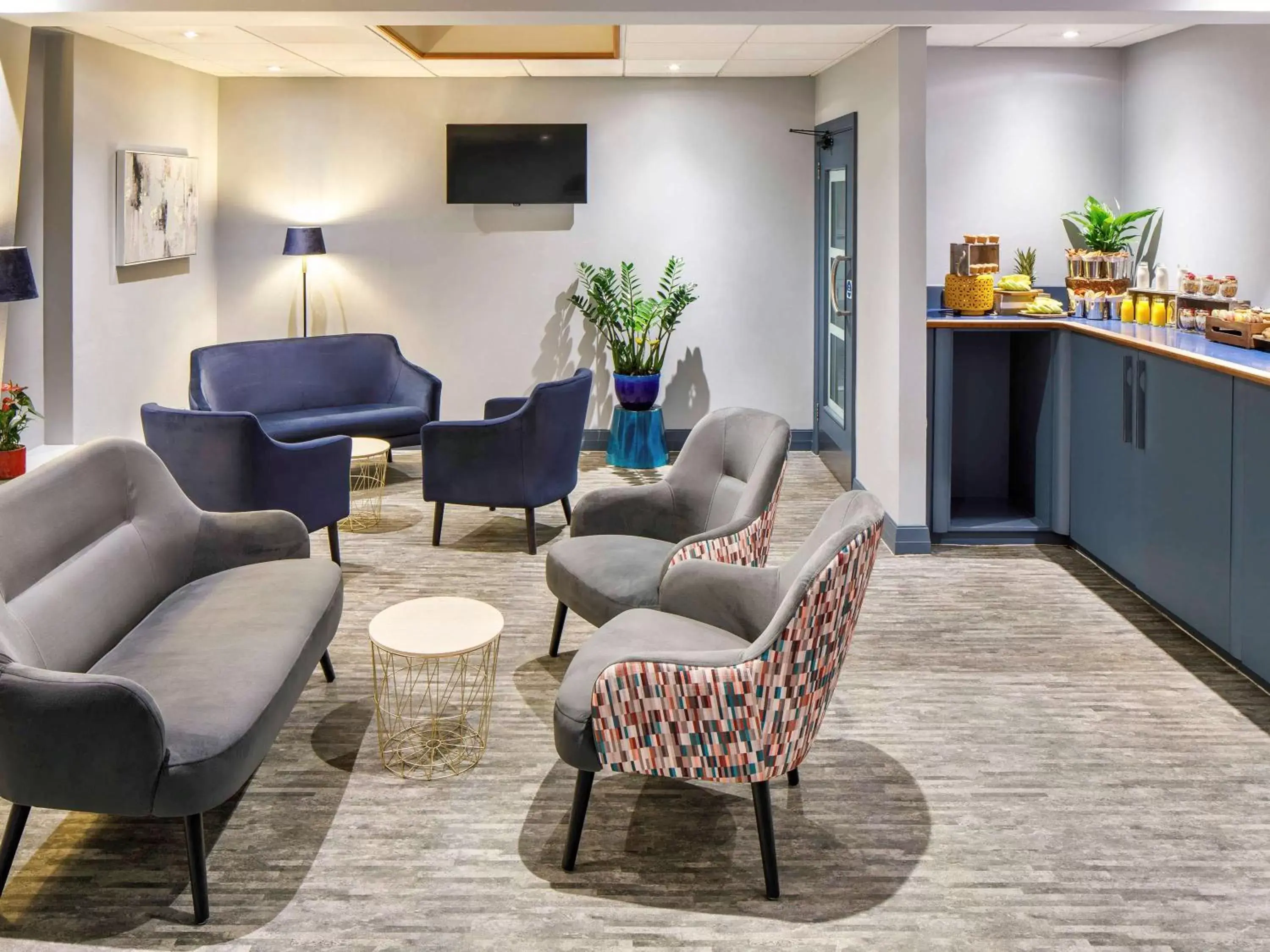 Business facilities, Seating Area in The Harlow Hotel By AccorHotels