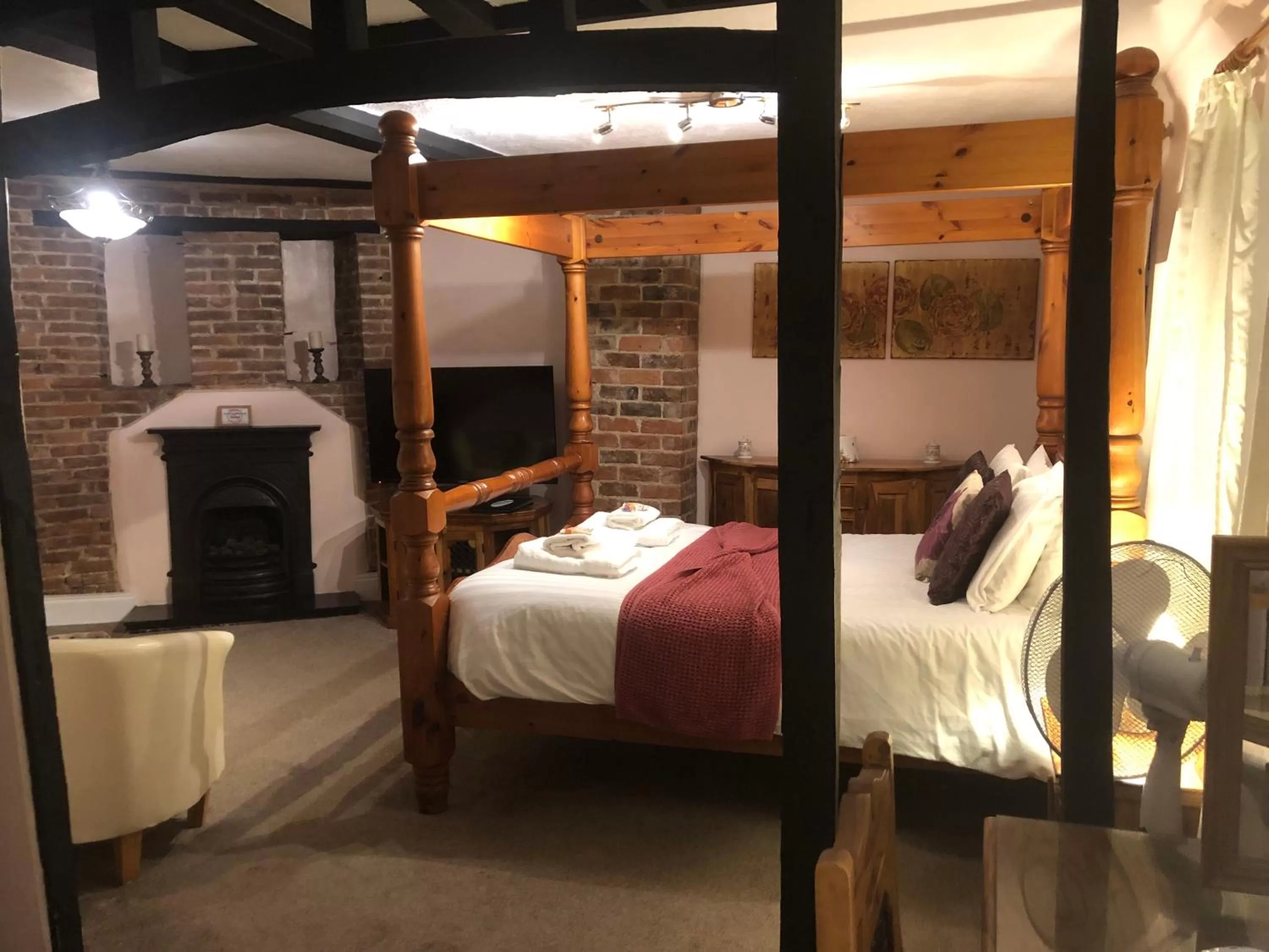 Bed in The Mug House Inn