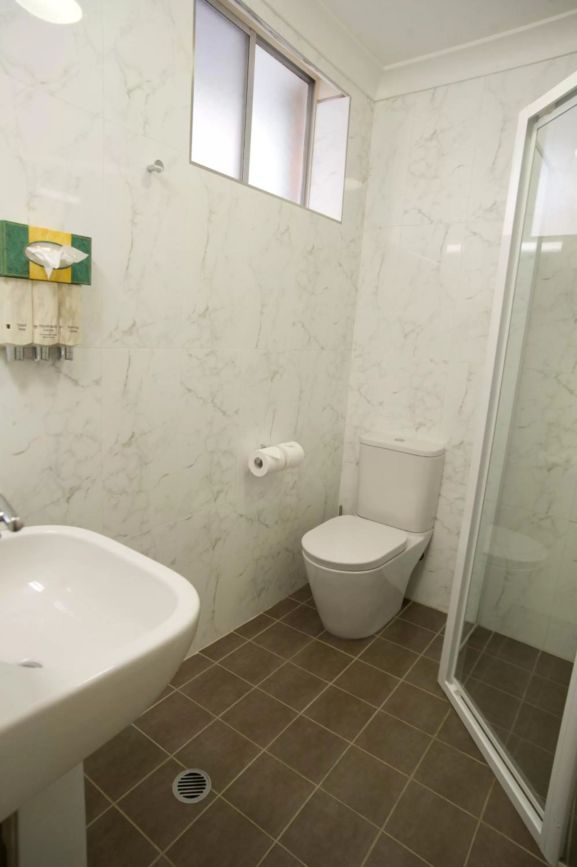 Bathroom in Noah's Mid City Motor Inn Muswellbrook