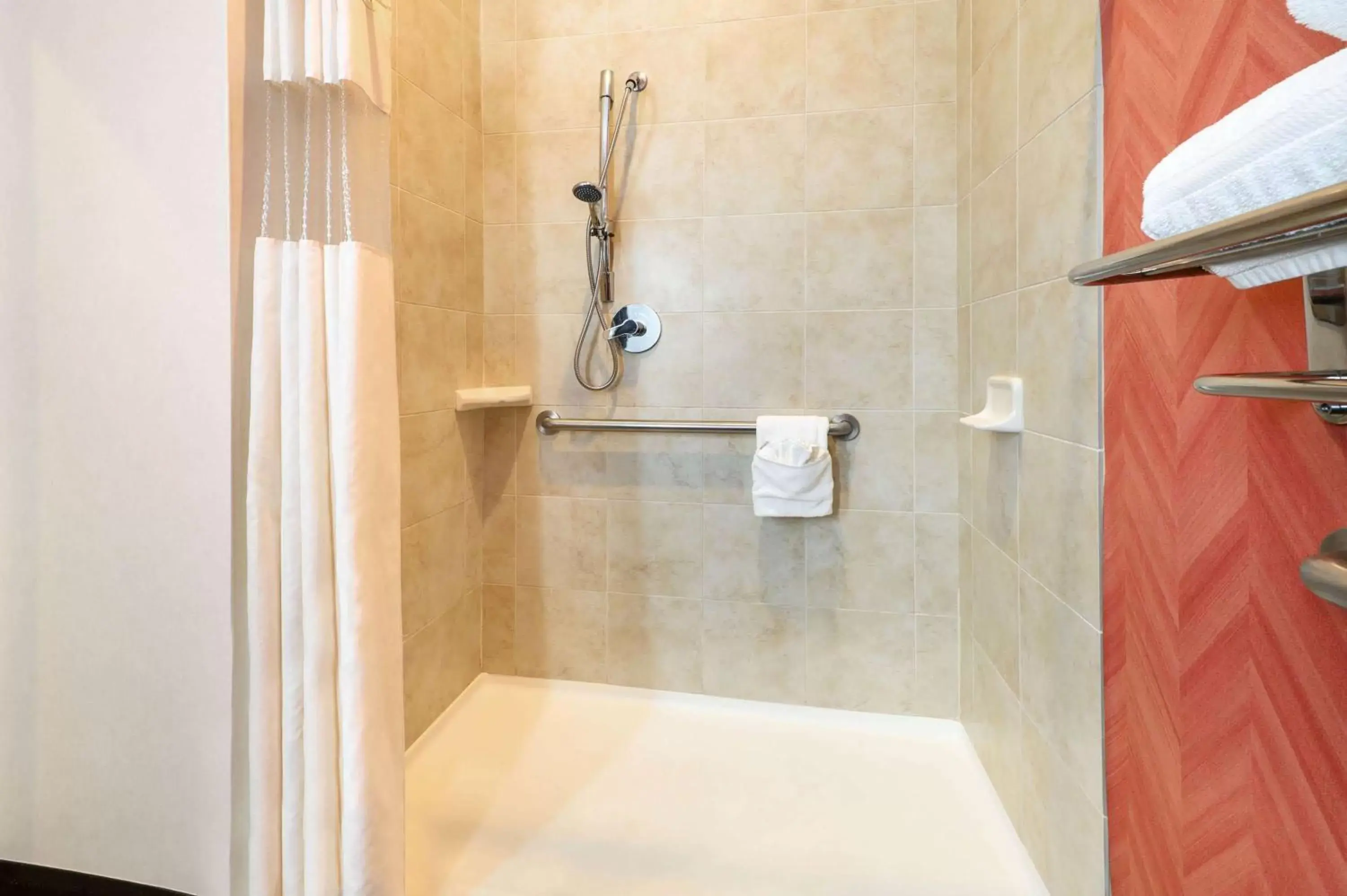 Shower, Bathroom in La Quinta by Wyndham Longview North