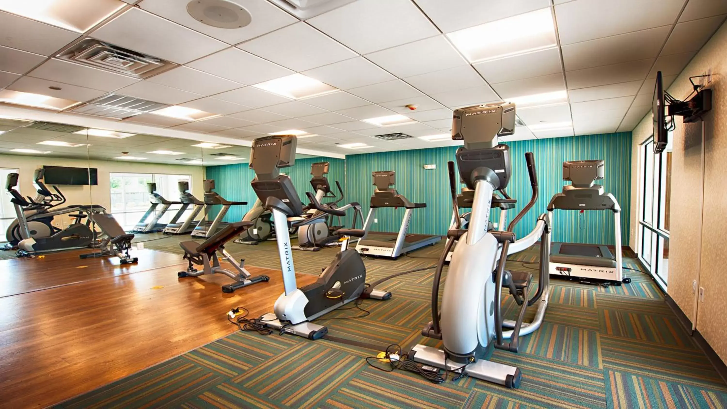 Spa and wellness centre/facilities, Fitness Center/Facilities in Holiday Inn Express & Suites Houston Southwest Galleria Area, an IHG Hotel