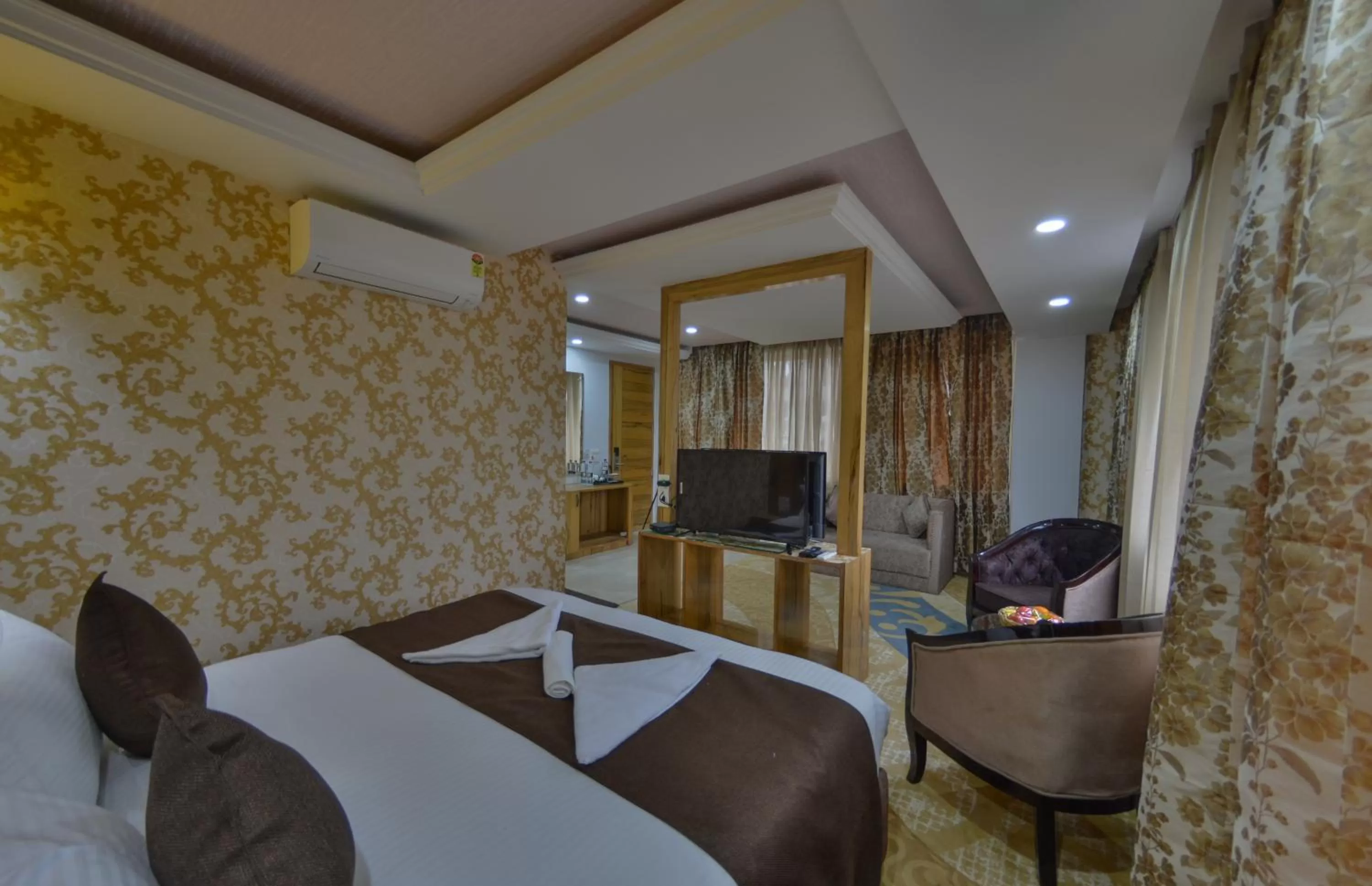 Shower in Hotel The Montreal