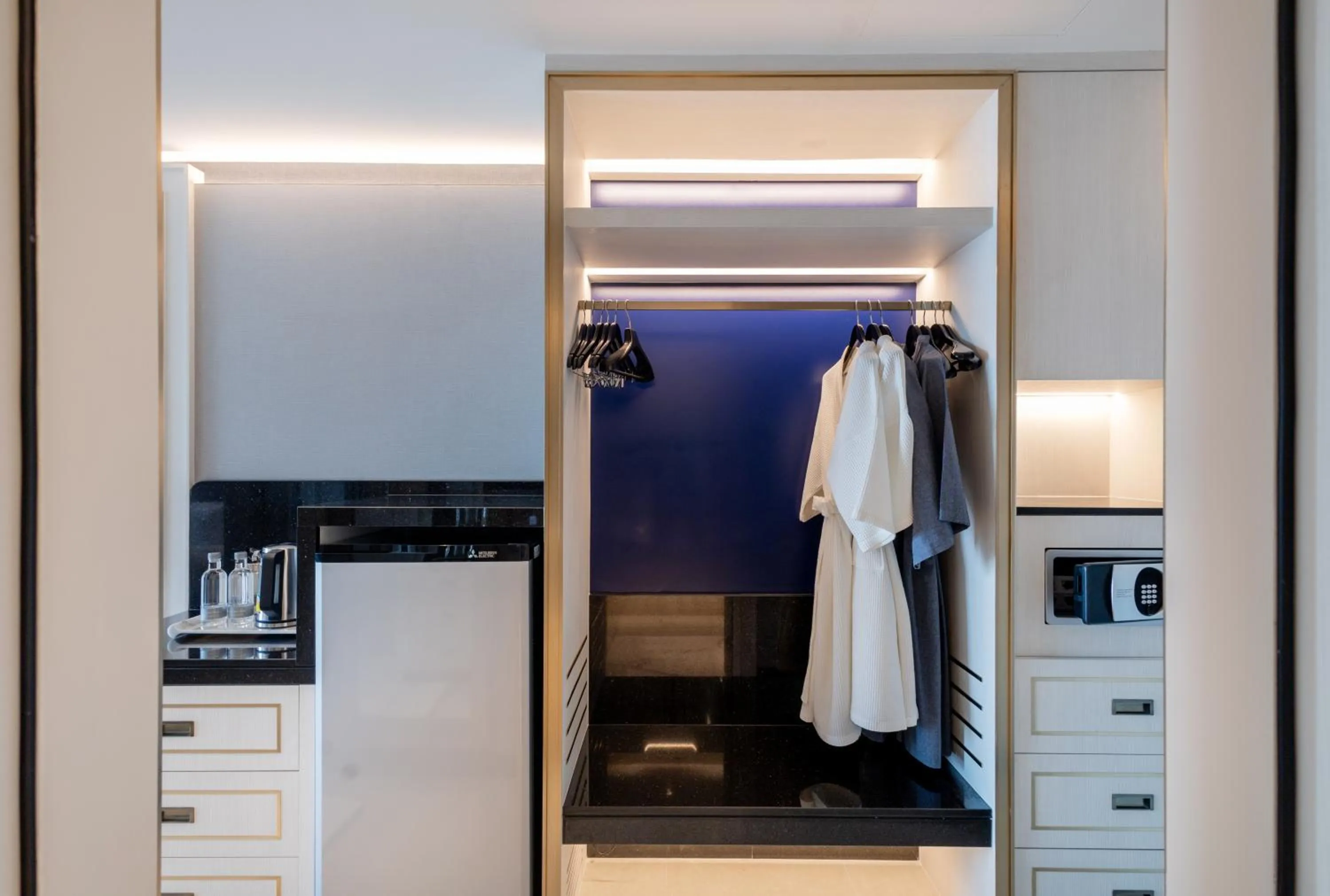 wardrobe in Grande Centre Point Surawong Bangkok