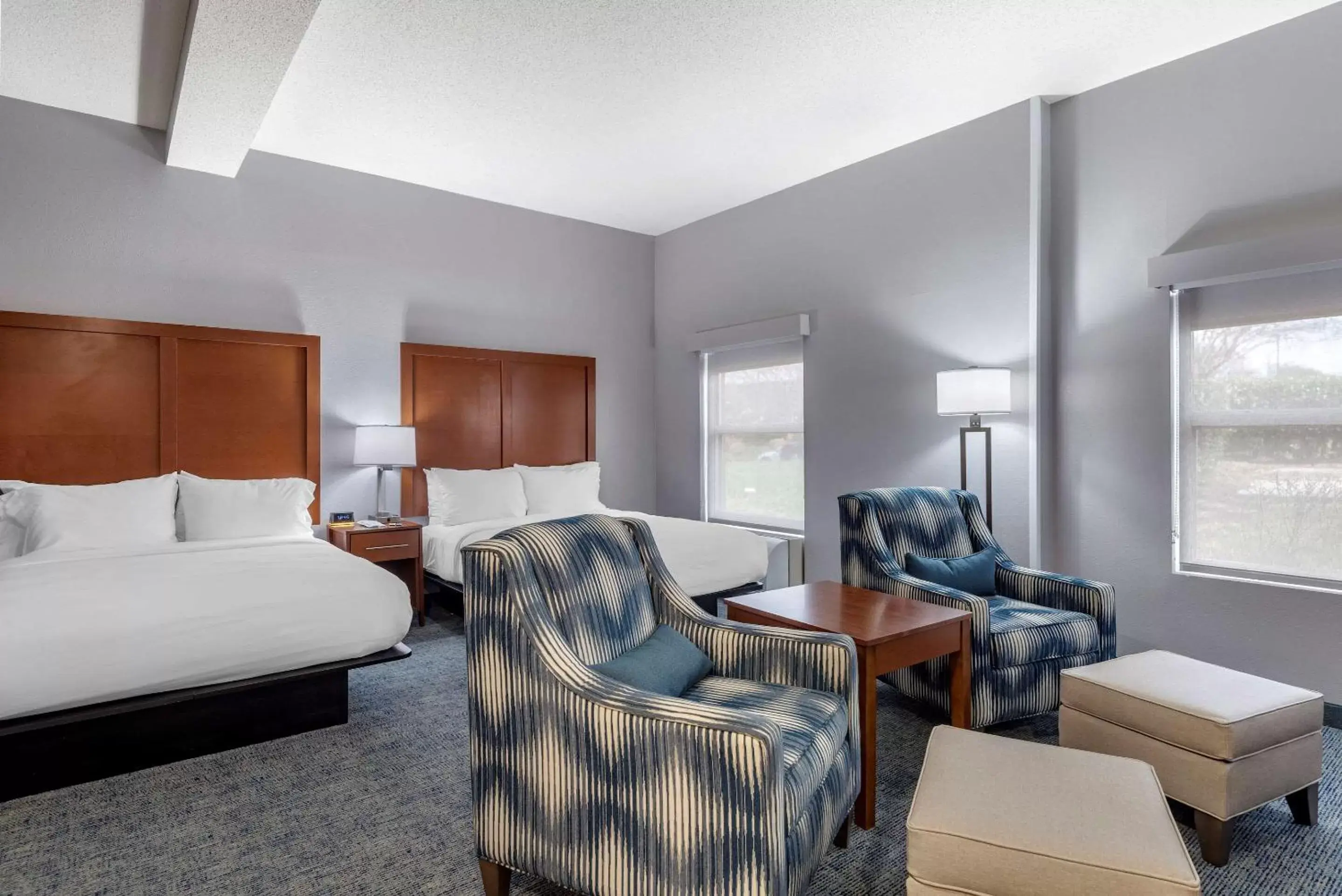Bed, Seating Area in Comfort Suites near Birkdale Village - Huntersville