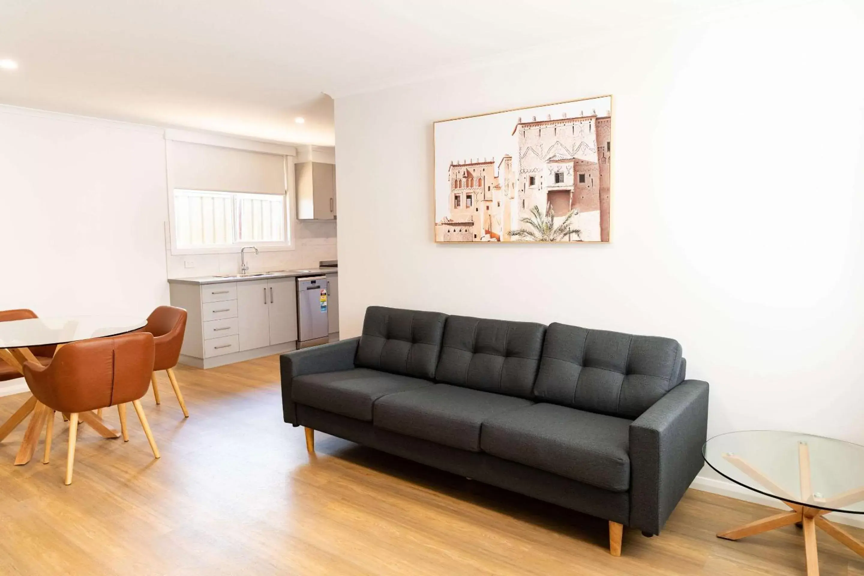 Bedroom, Seating Area in Econo Lodge Mildura