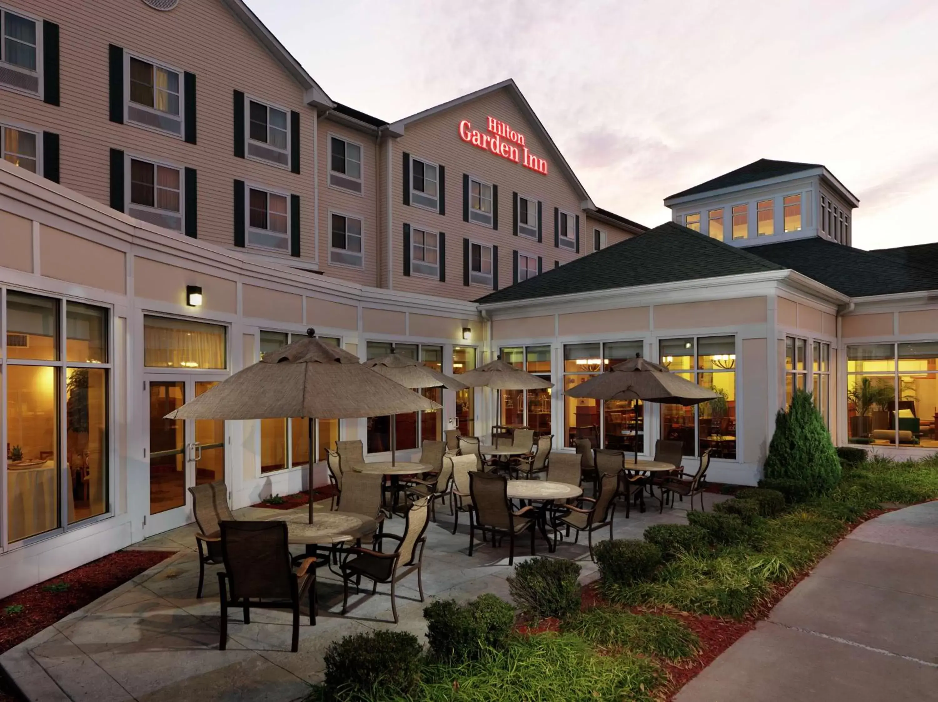 Patio, Property Building in Hilton Garden Inn Milford