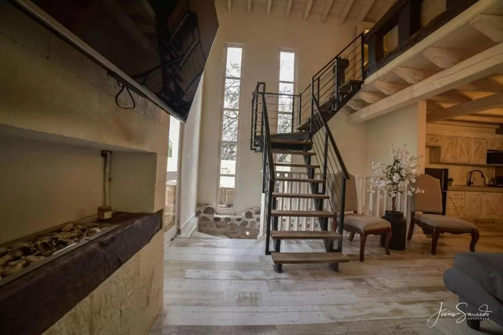 Communal lounge/ TV room in Suites Campestres Montebello