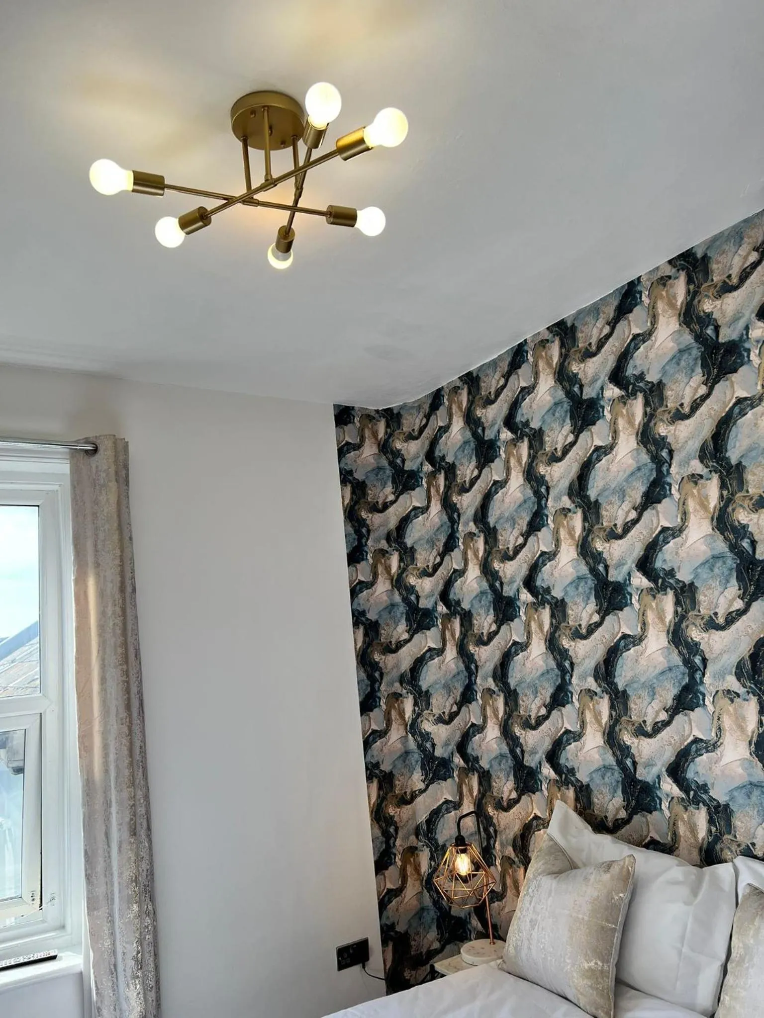 Bedroom in OYO Marine Parade Hotel, Eastbourne Pier