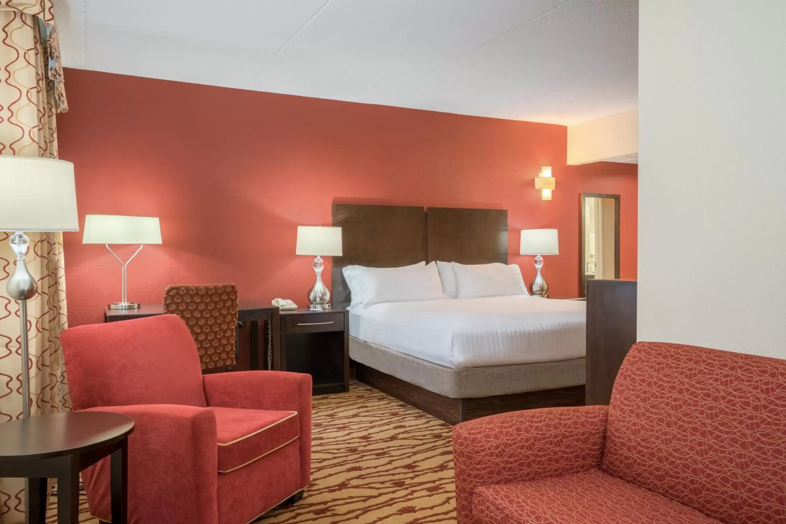 Photo of the whole room, Bed in Holiday Inn Express Hanover, an IHG Hotel