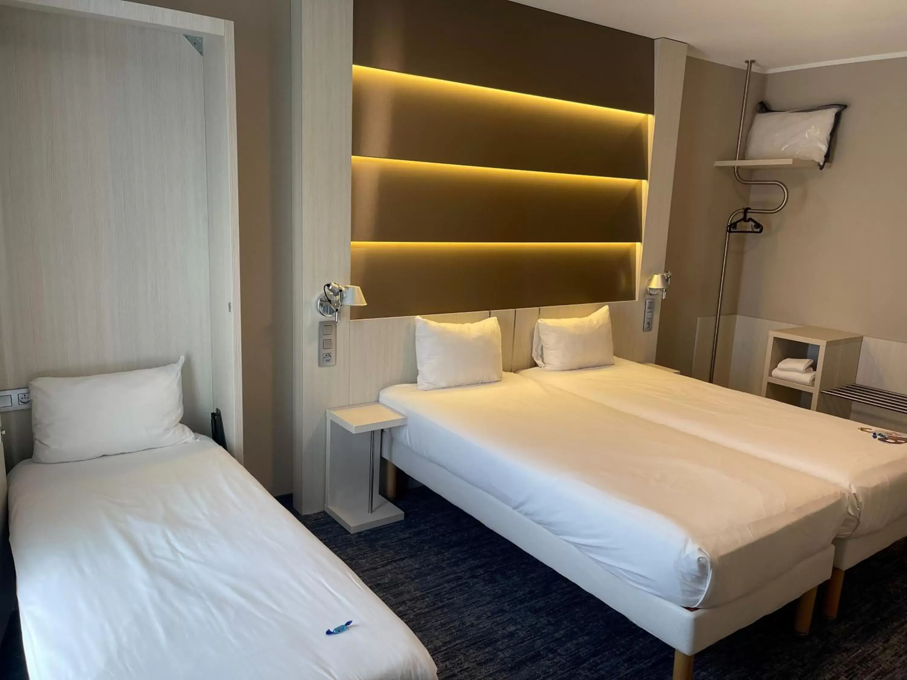 Photo of the whole room, Bed in ibis Styles Nivelles