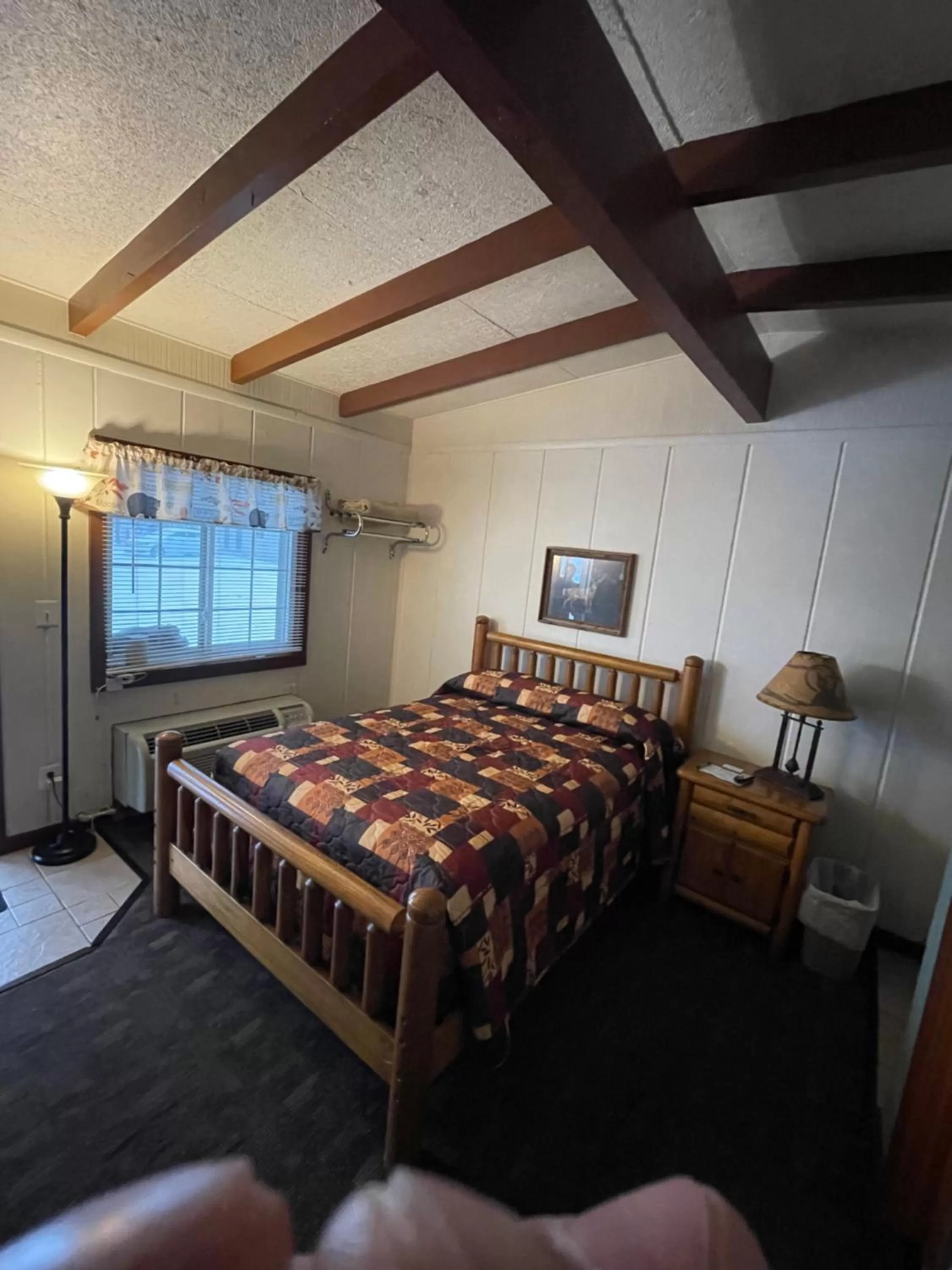 Bed in Olde Mill Inn of Clarkston