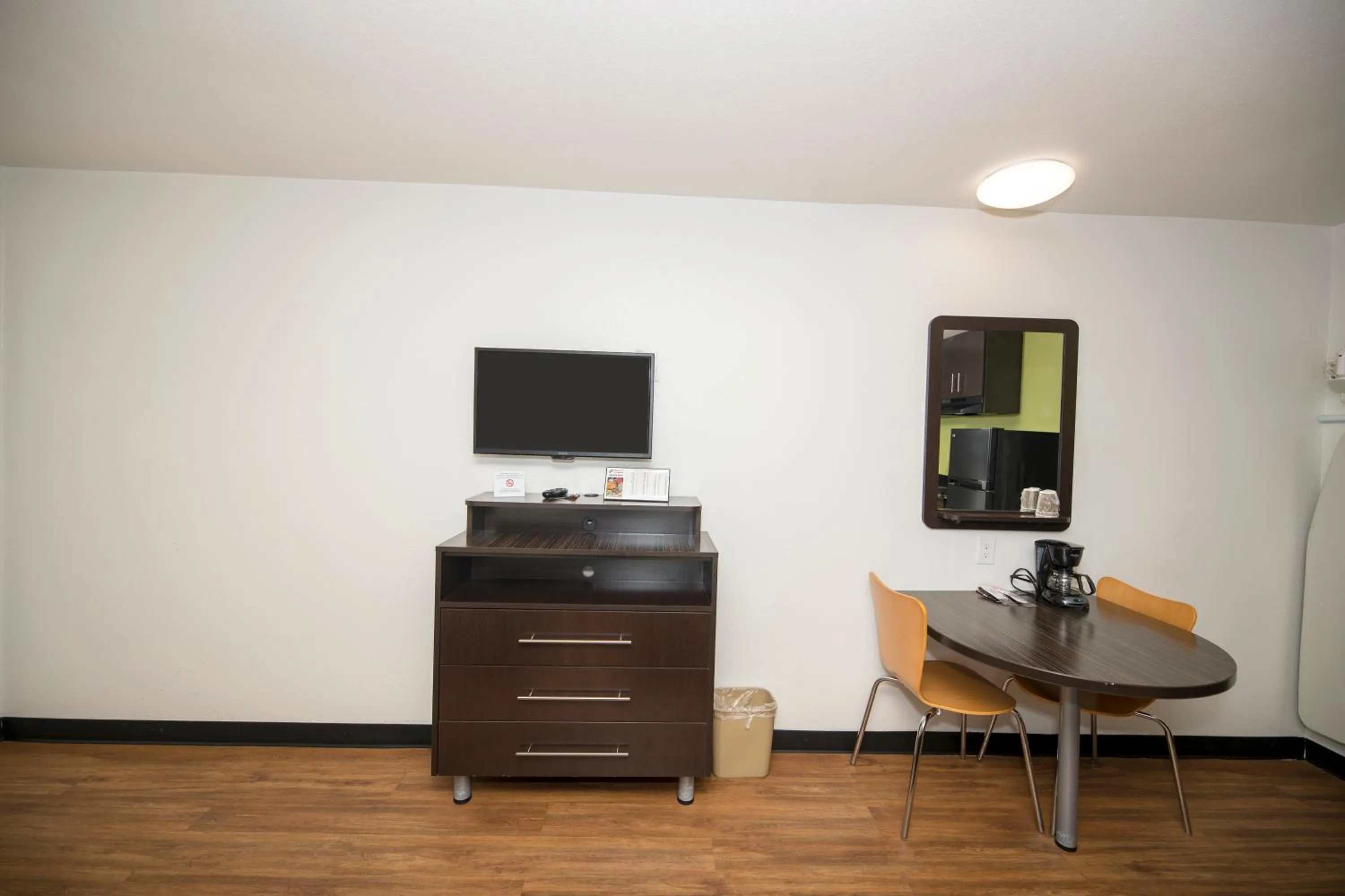 Communal lounge/ TV room in Studio 6-Tyler, TX