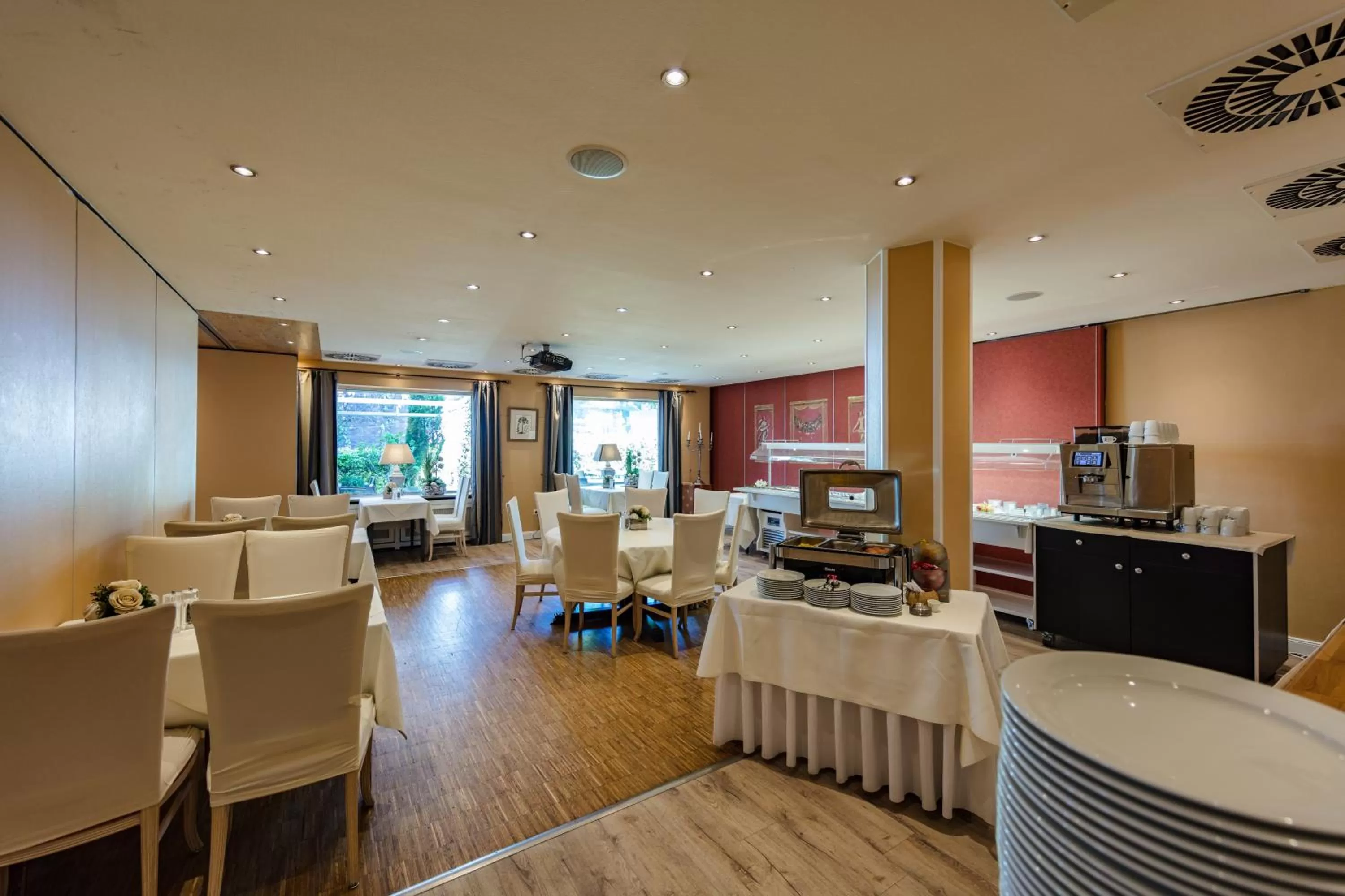 Buffet breakfast in Hotel Zum Zeppelin Hamburg