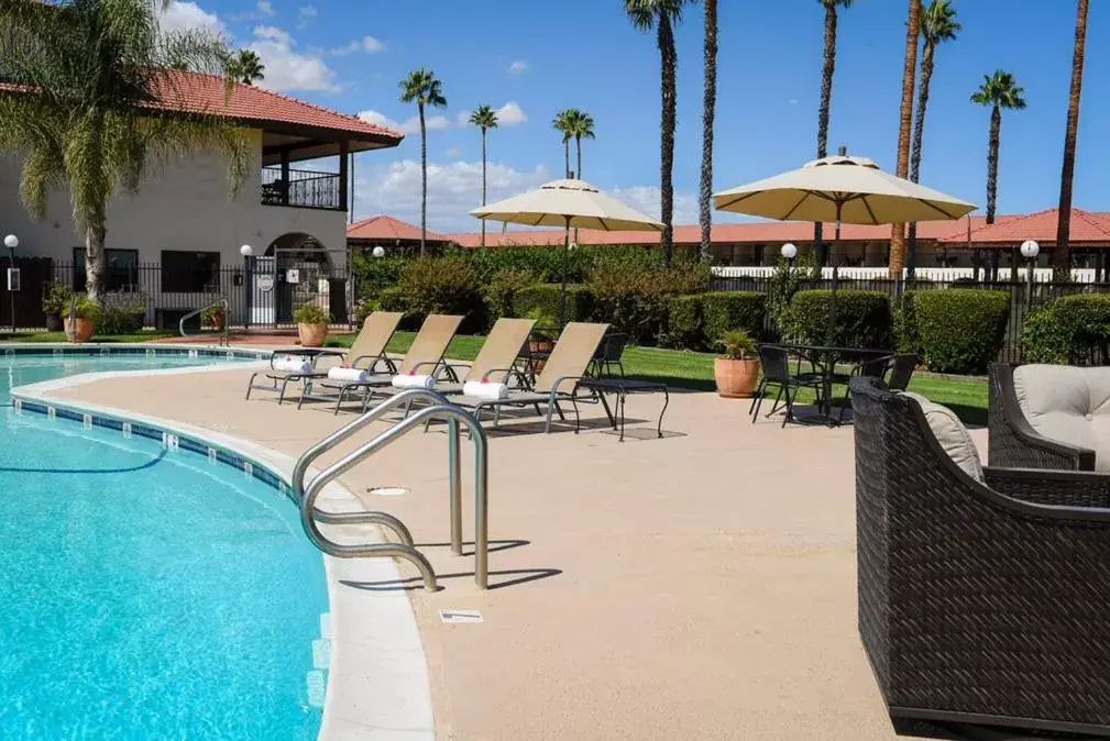 Swimming Pool in Hotel Mission De Oro