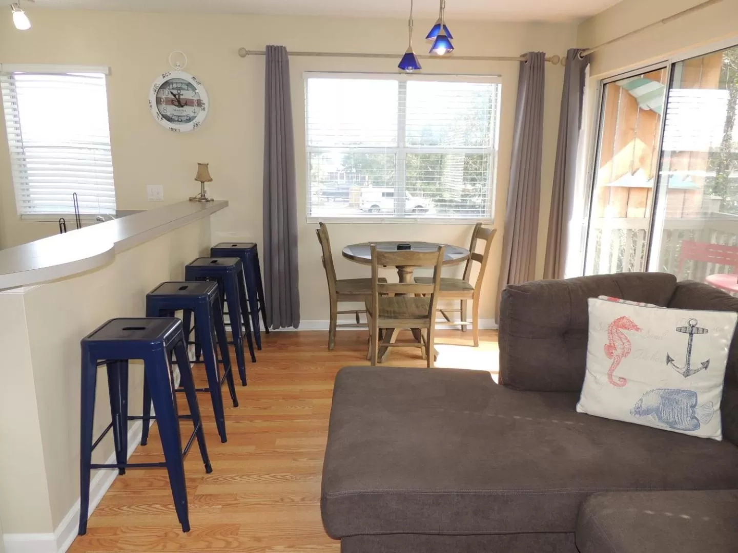Dining area, Seating Area in Beach Vacation Condos South