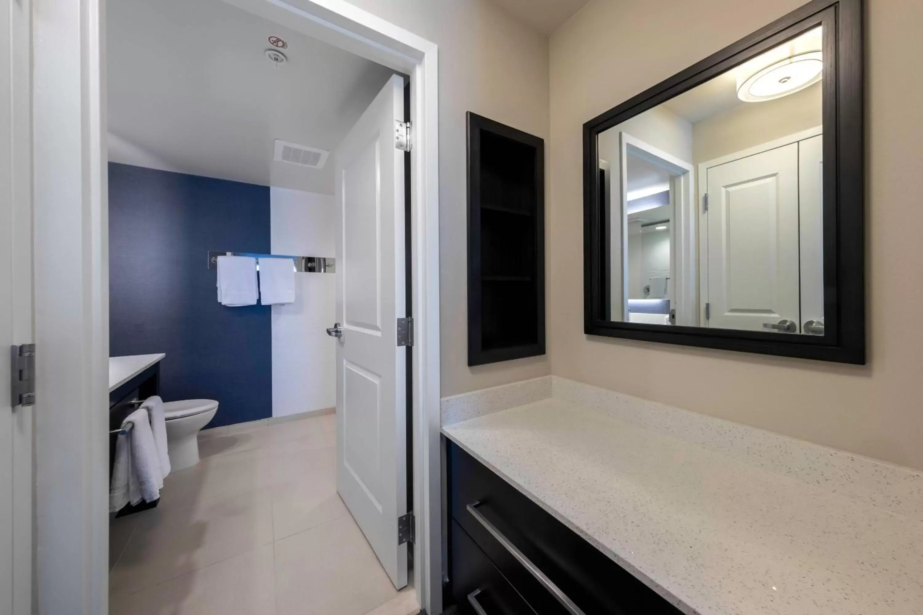 Photo of the whole room, Bathroom in Residence Inn by Marriott Richmond at the Notch